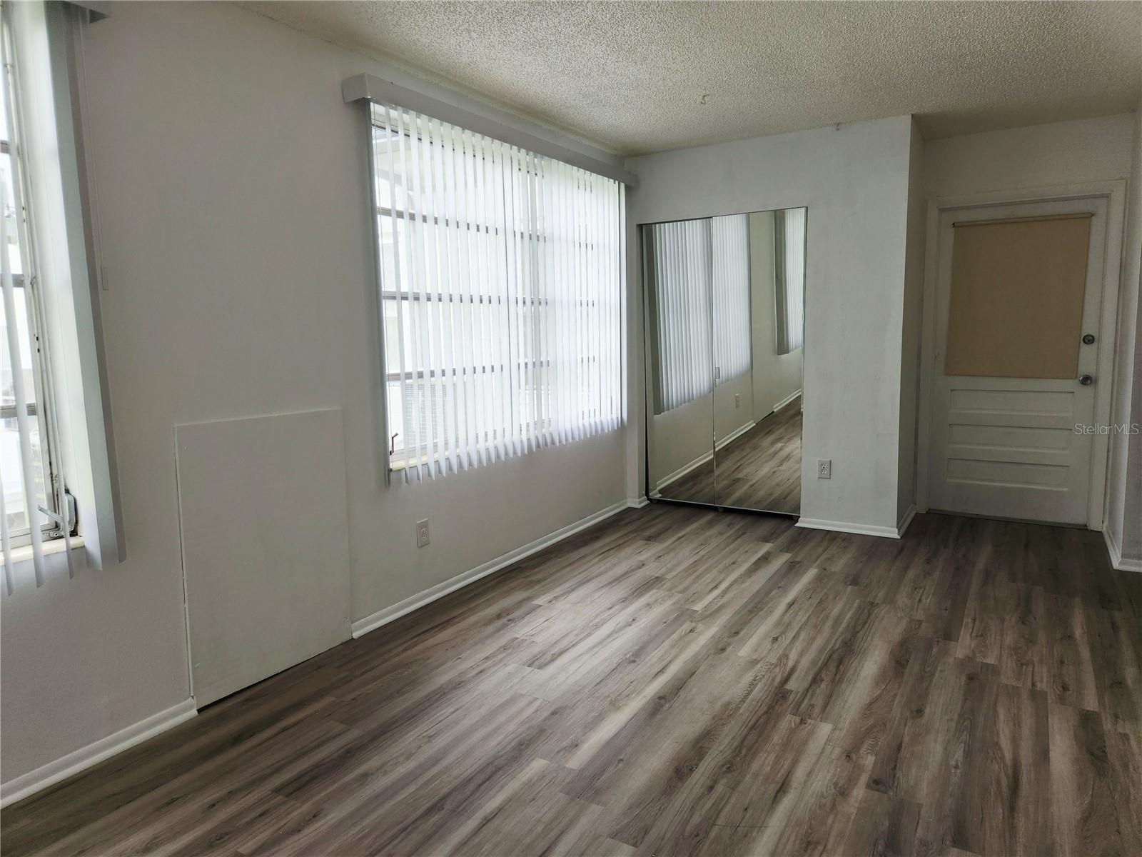 Image 10 of 30 For 2456 Ecuadorian Way 36