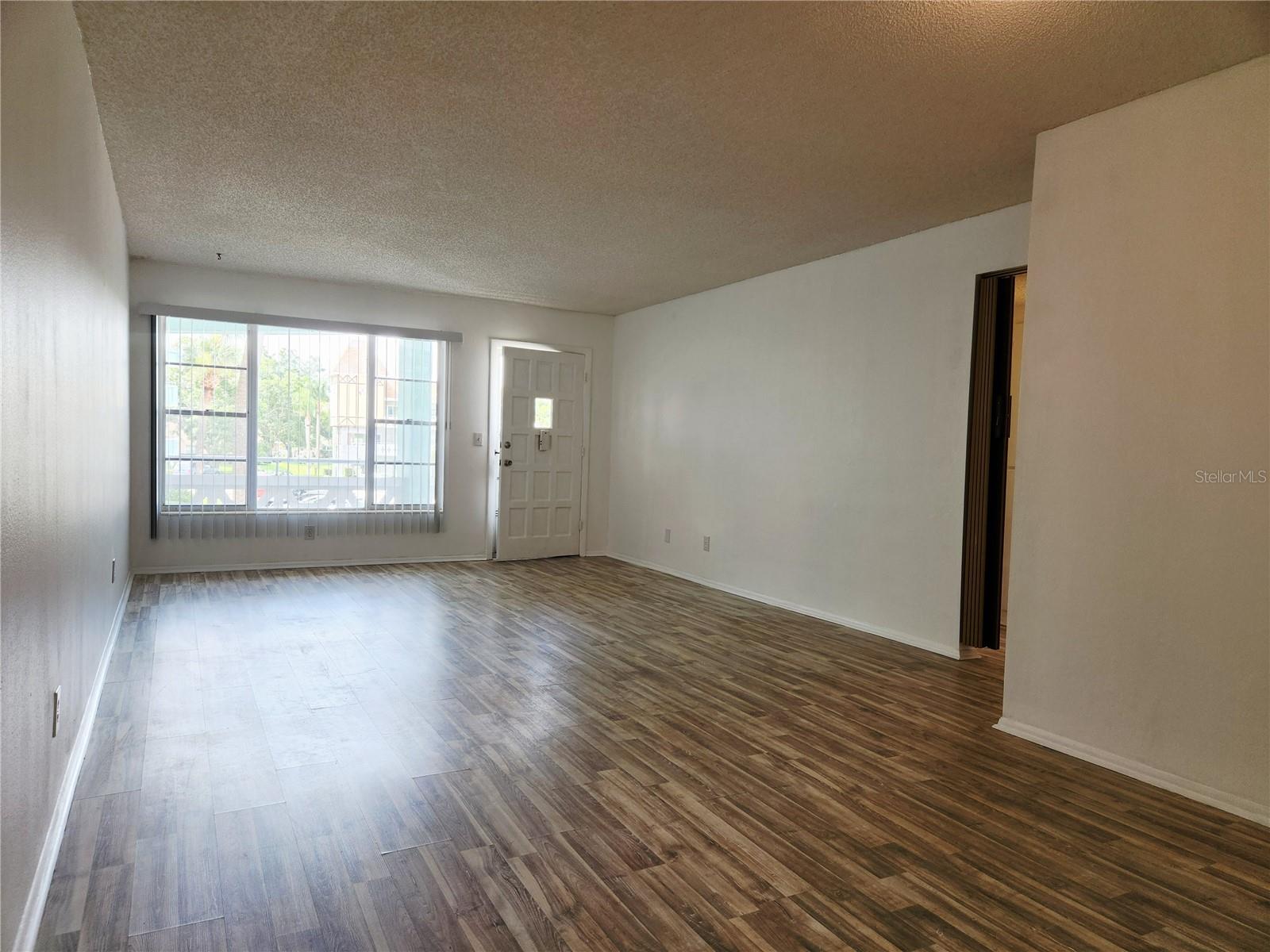 Image 4 of 30 For 2456 Ecuadorian Way 36