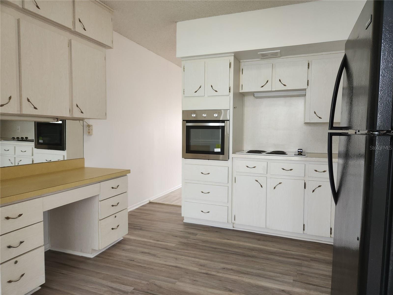 Image 6 of 30 For 2456 Ecuadorian Way 36