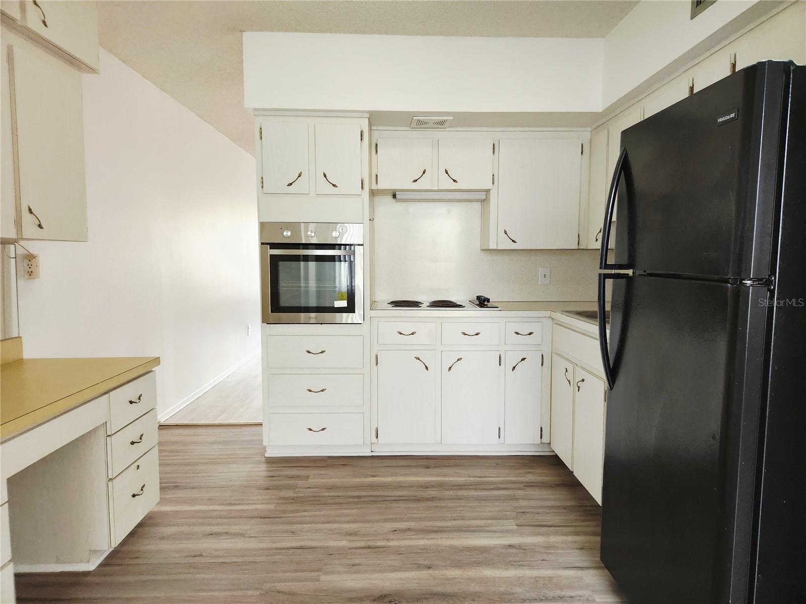 Image 7 of 30 For 2456 Ecuadorian Way 36