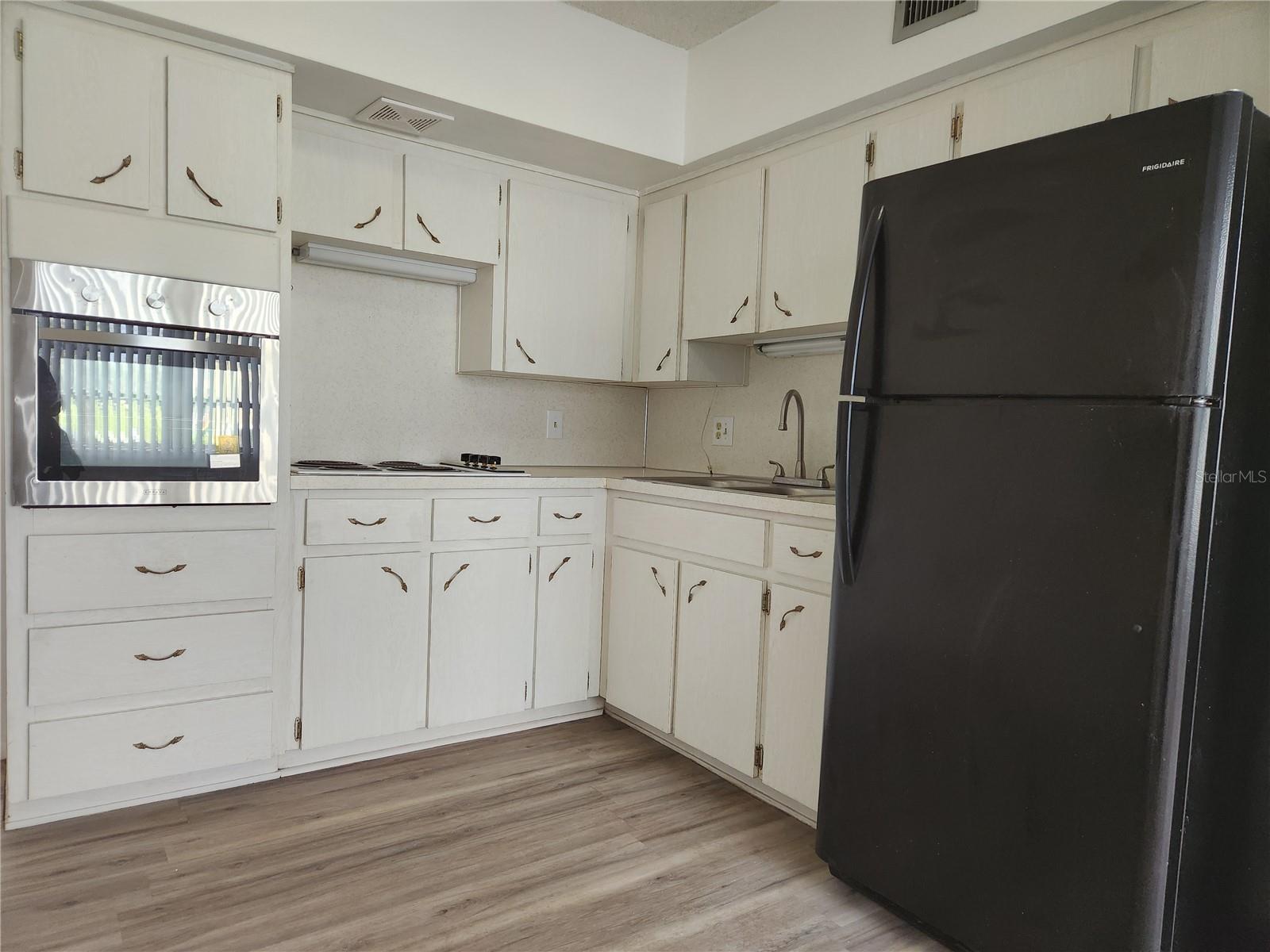 Image 8 of 30 For 2456 Ecuadorian Way 36