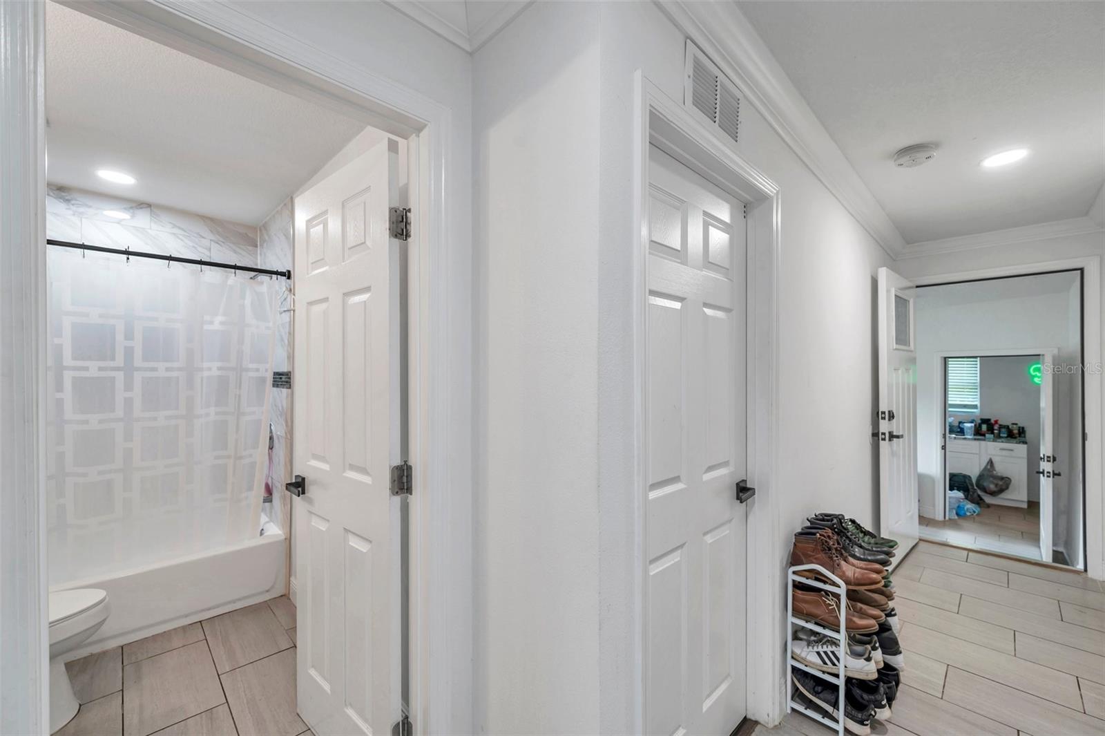 Image 10 of 13 For 2108 Linebaugh Avenue