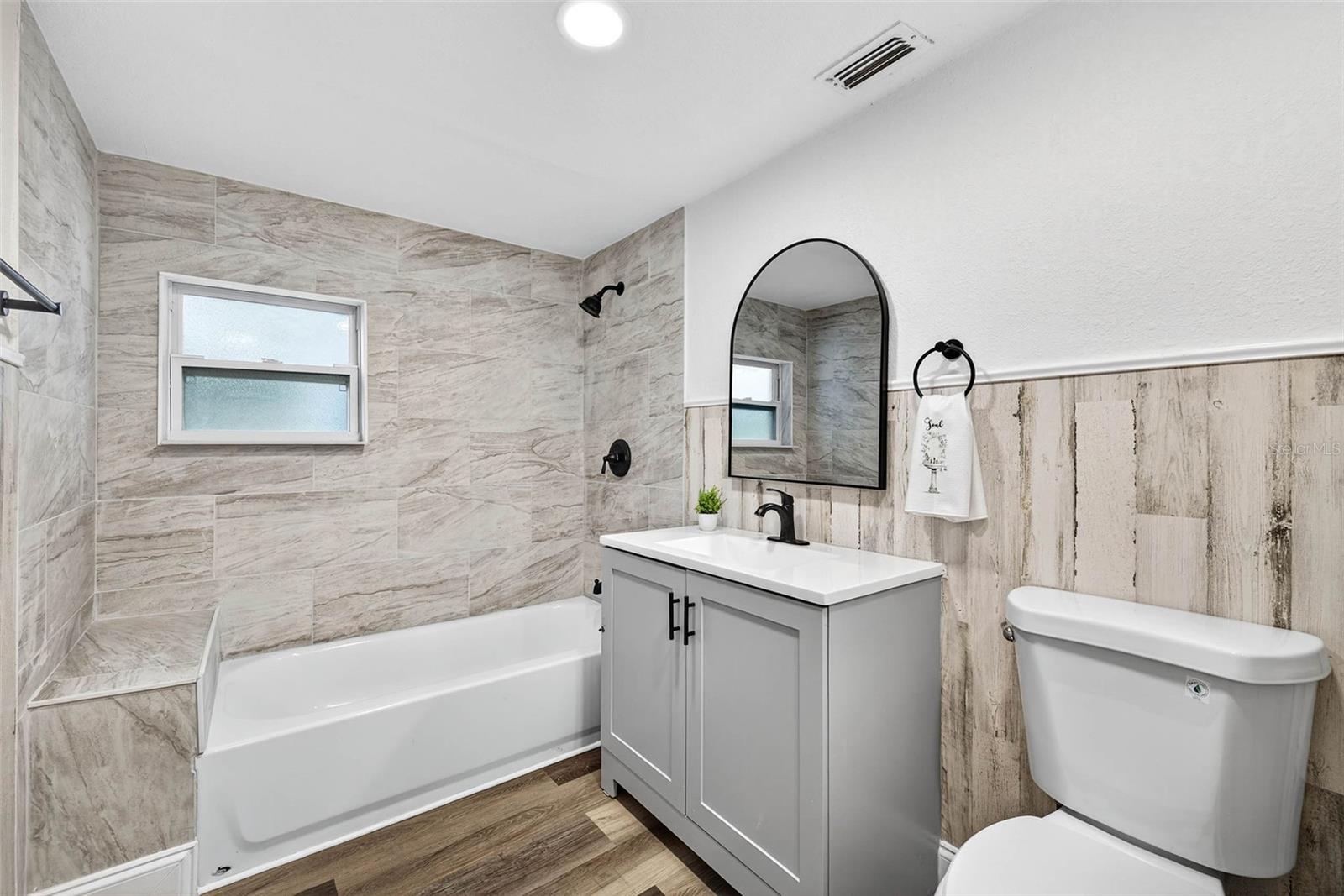 Listing photo id 9 for 3330 Rock Royal Drive