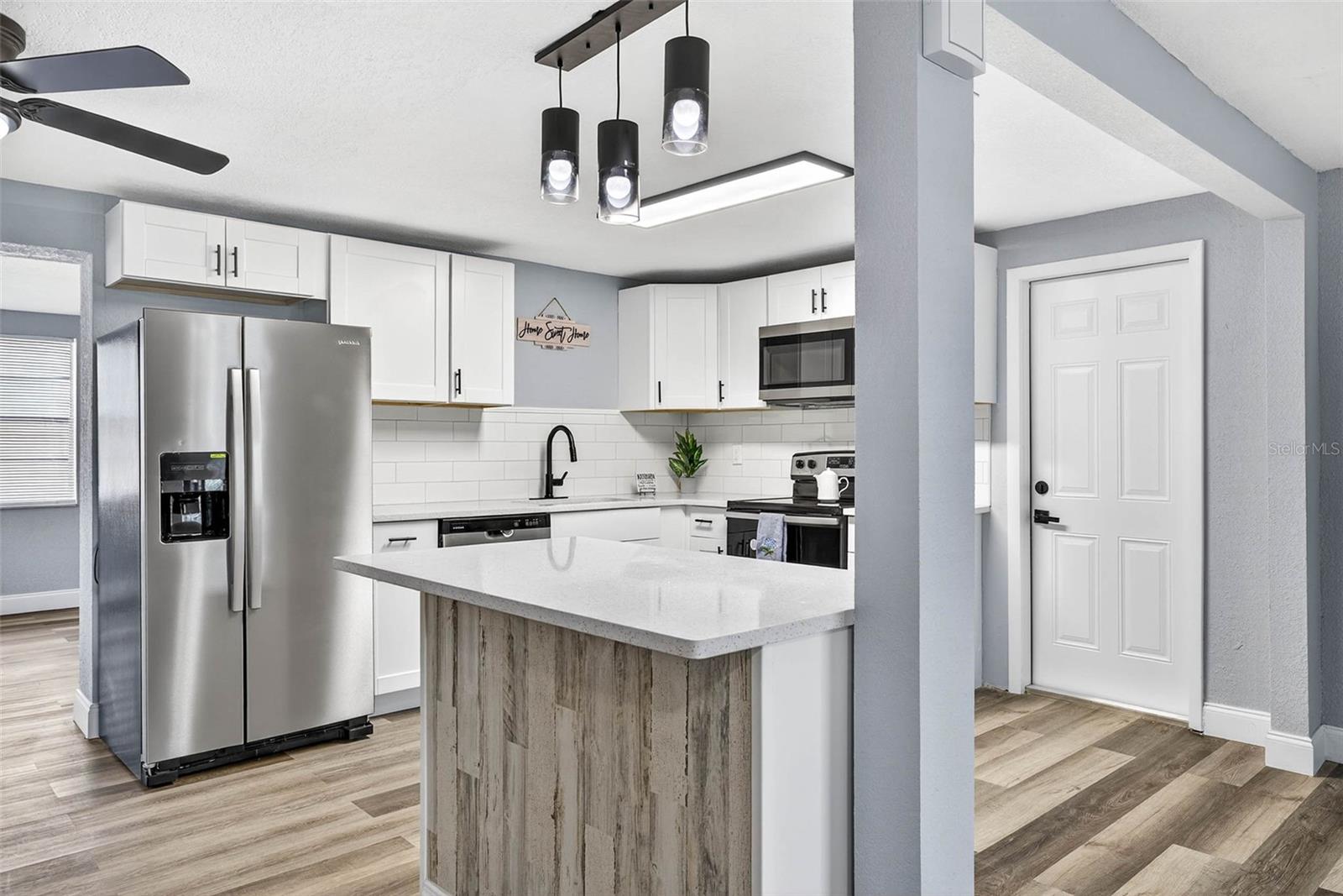 Listing photo id 2 for 3330 Rock Royal Drive