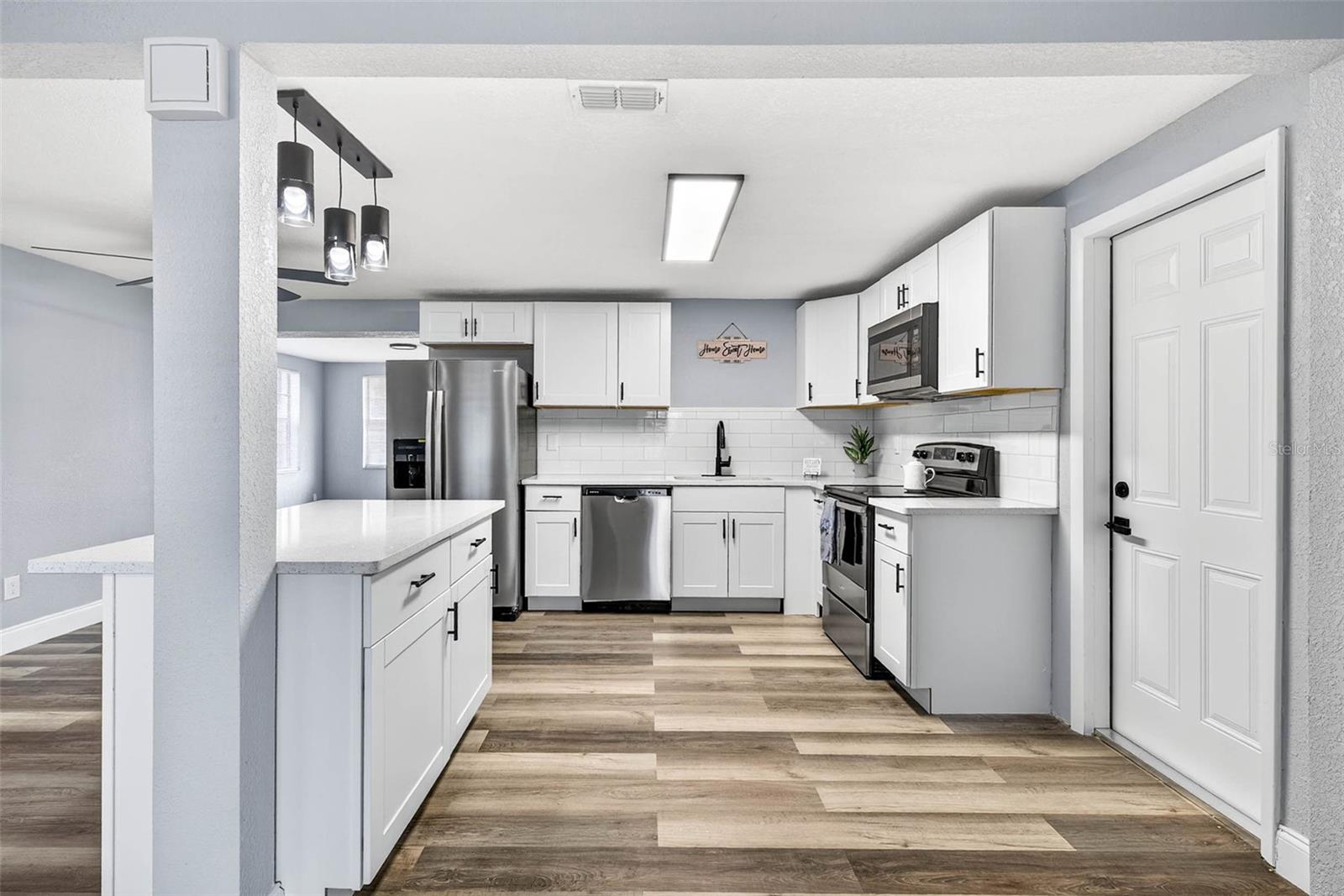 Listing photo id 3 for 3330 Rock Royal Drive