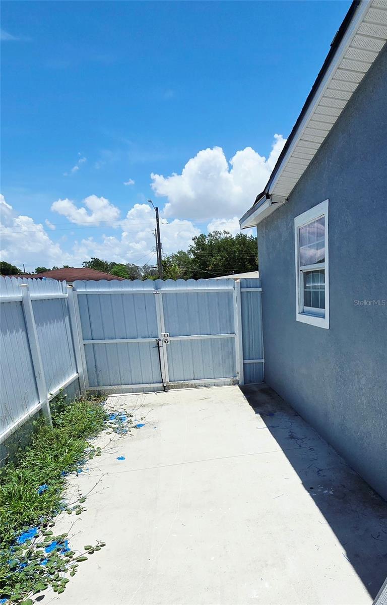 Image 23 of 32 For 5106 Town N Country Boulevard