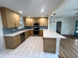 Image 6 of 38 For 719 37th Avenue Ne