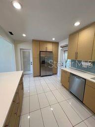 Image 7 of 38 For 719 37th Avenue Ne