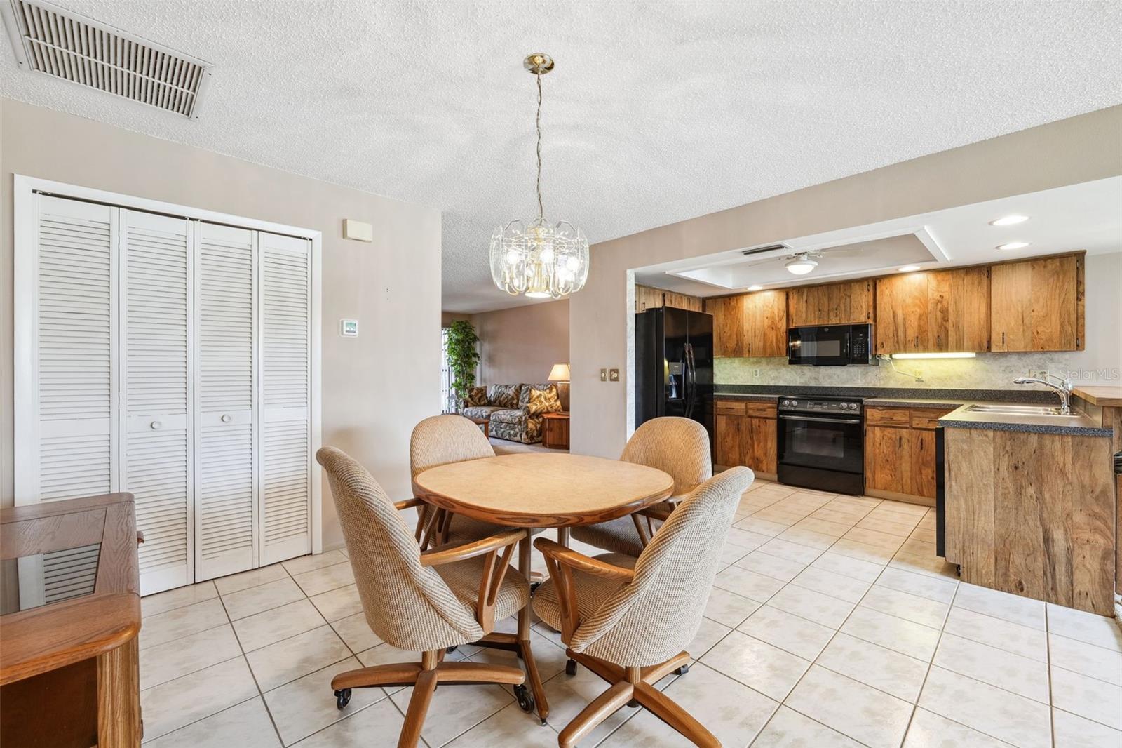 Image 11 of 41 For 12156 Meadowbrook Lane