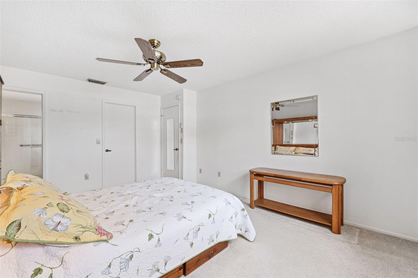 Image 22 of 41 For 12156 Meadowbrook Lane