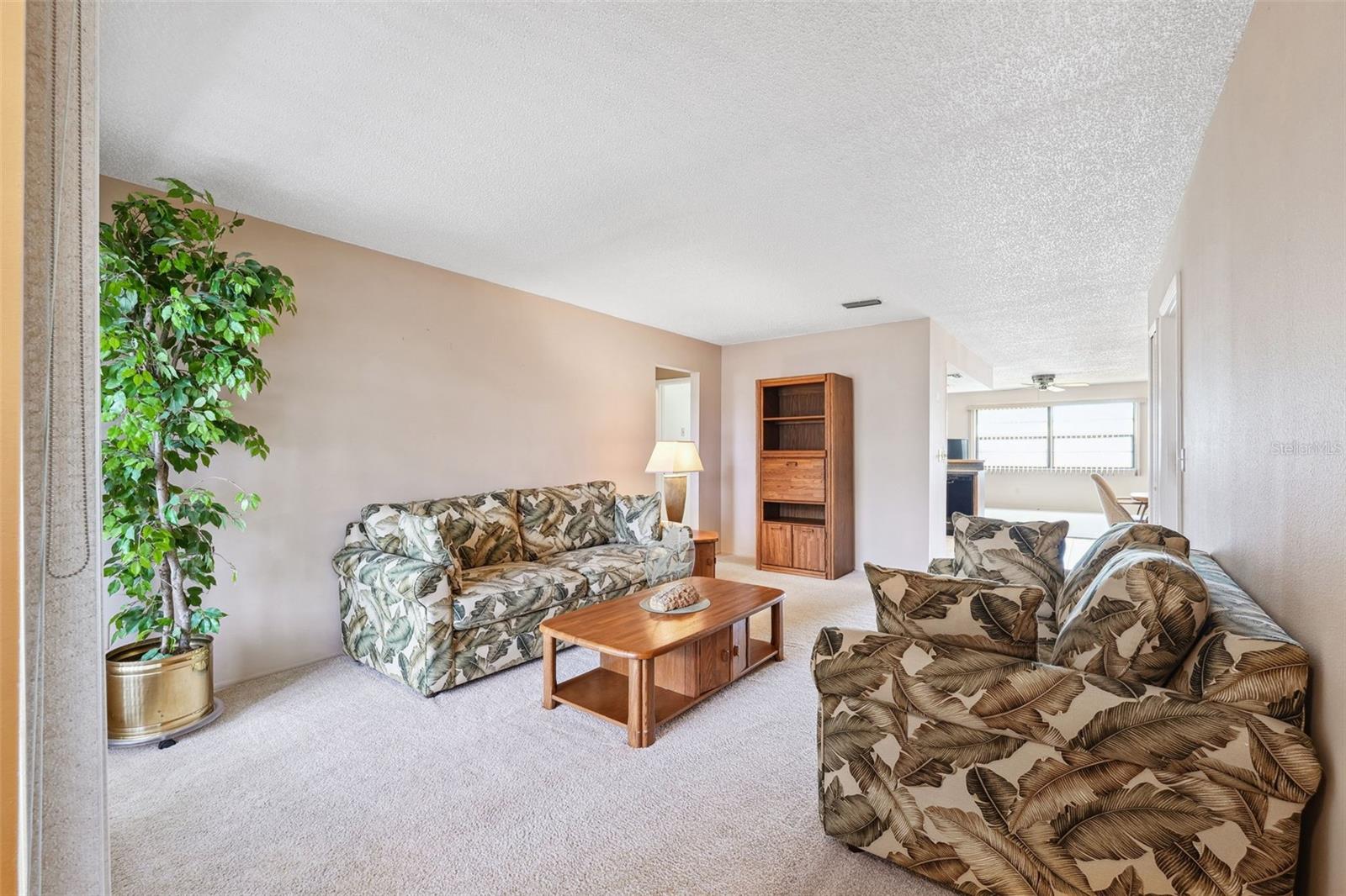 Image 7 of 41 For 12156 Meadowbrook Lane