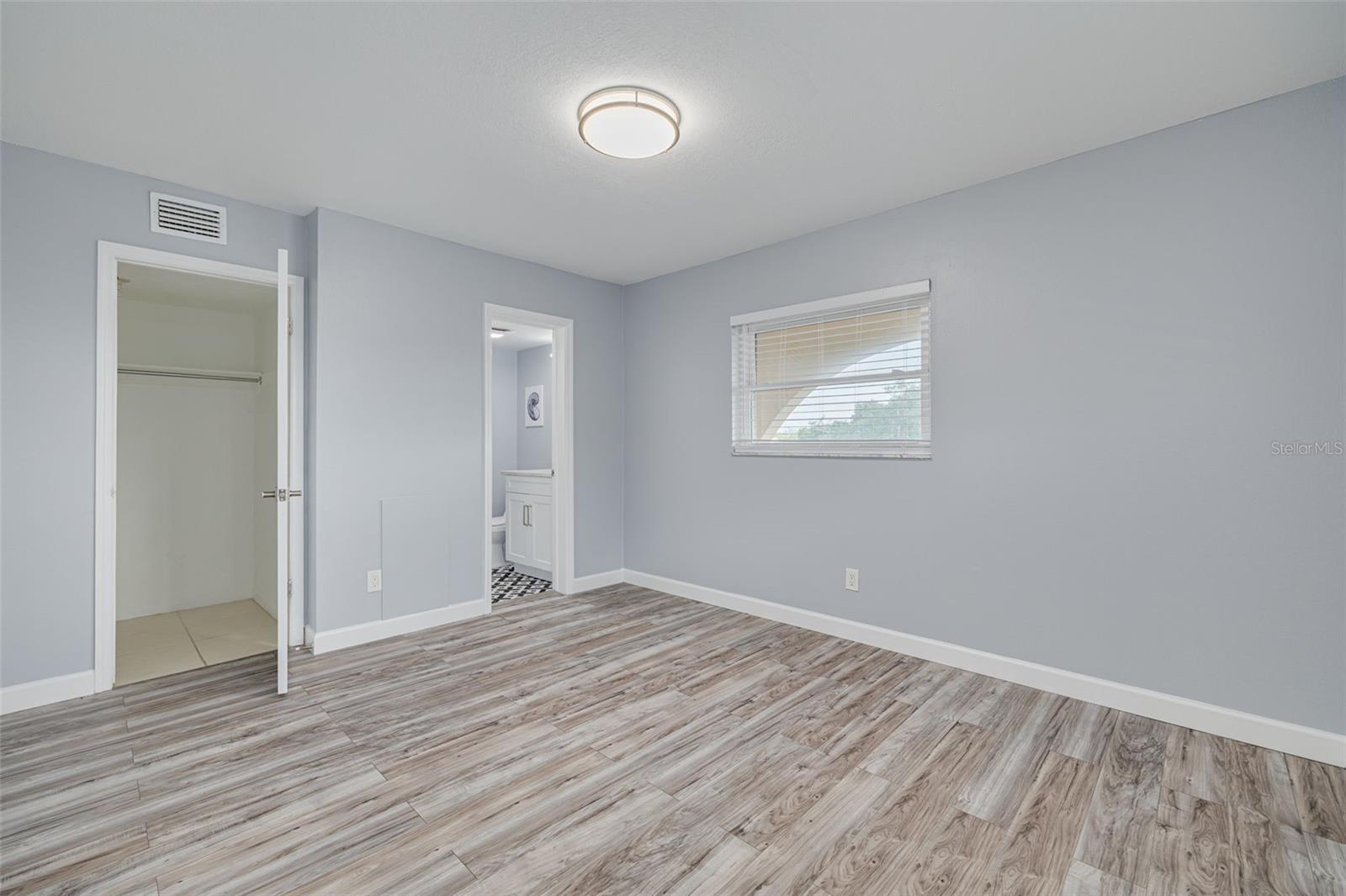 Image 18 of 32 For 2525 Bay Drive A46