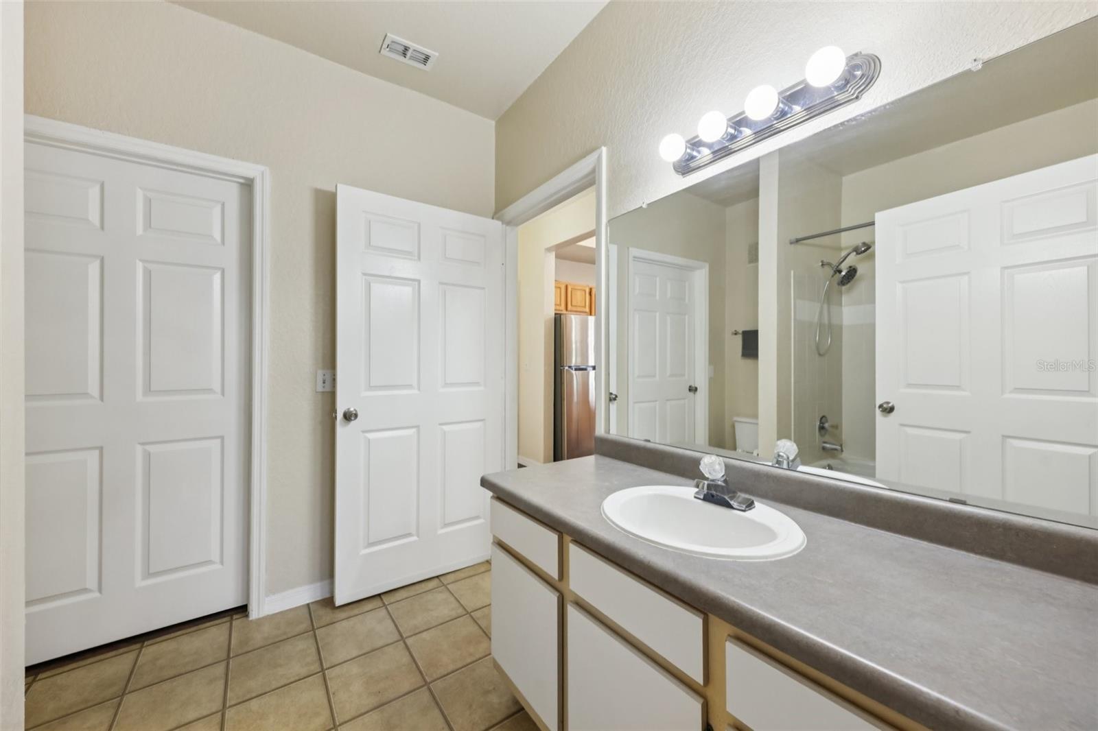 Image 11 of 24 For 6017 Westgate Drive 924
