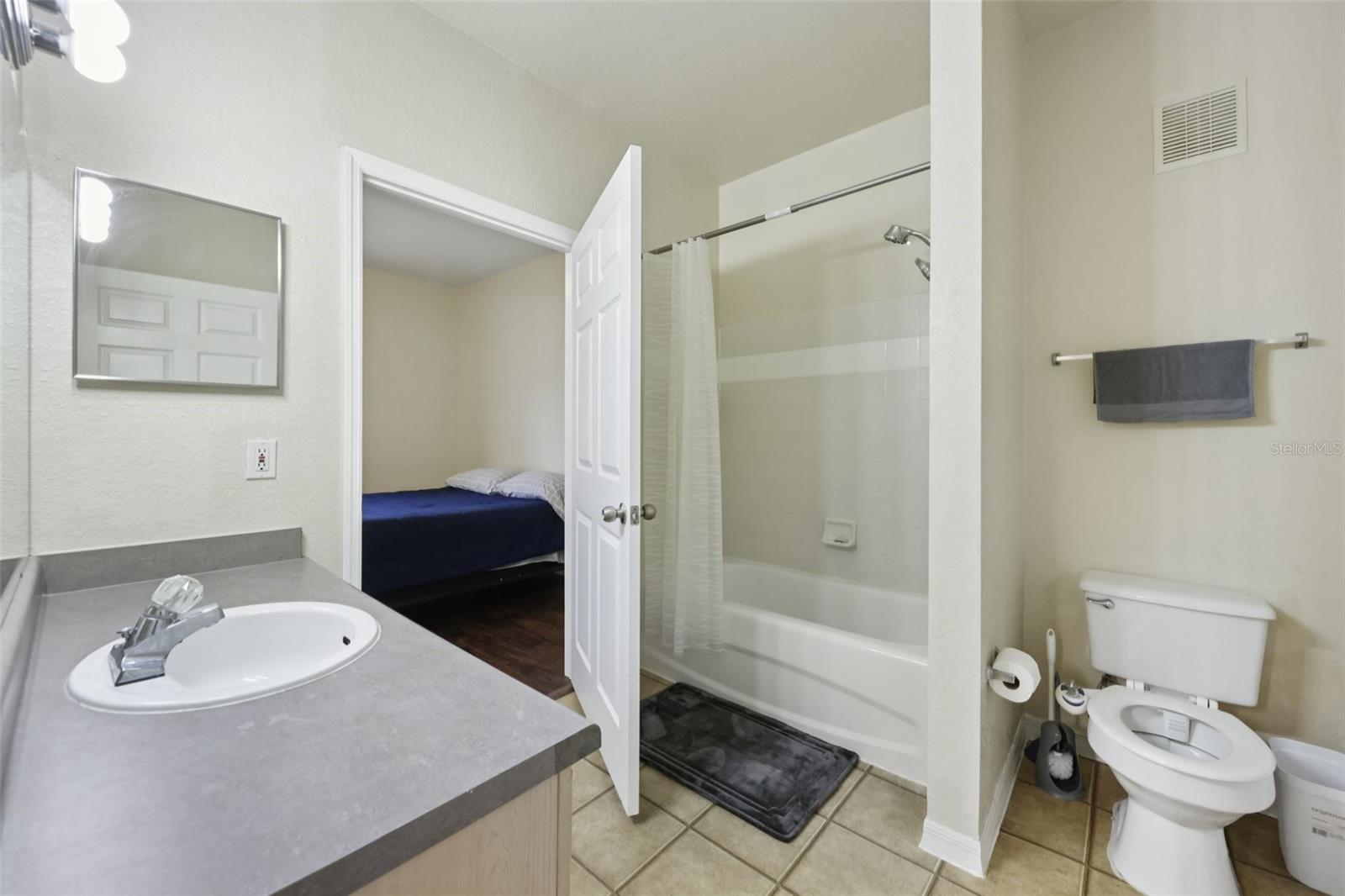 Image 12 of 24 For 6017 Westgate Drive 924