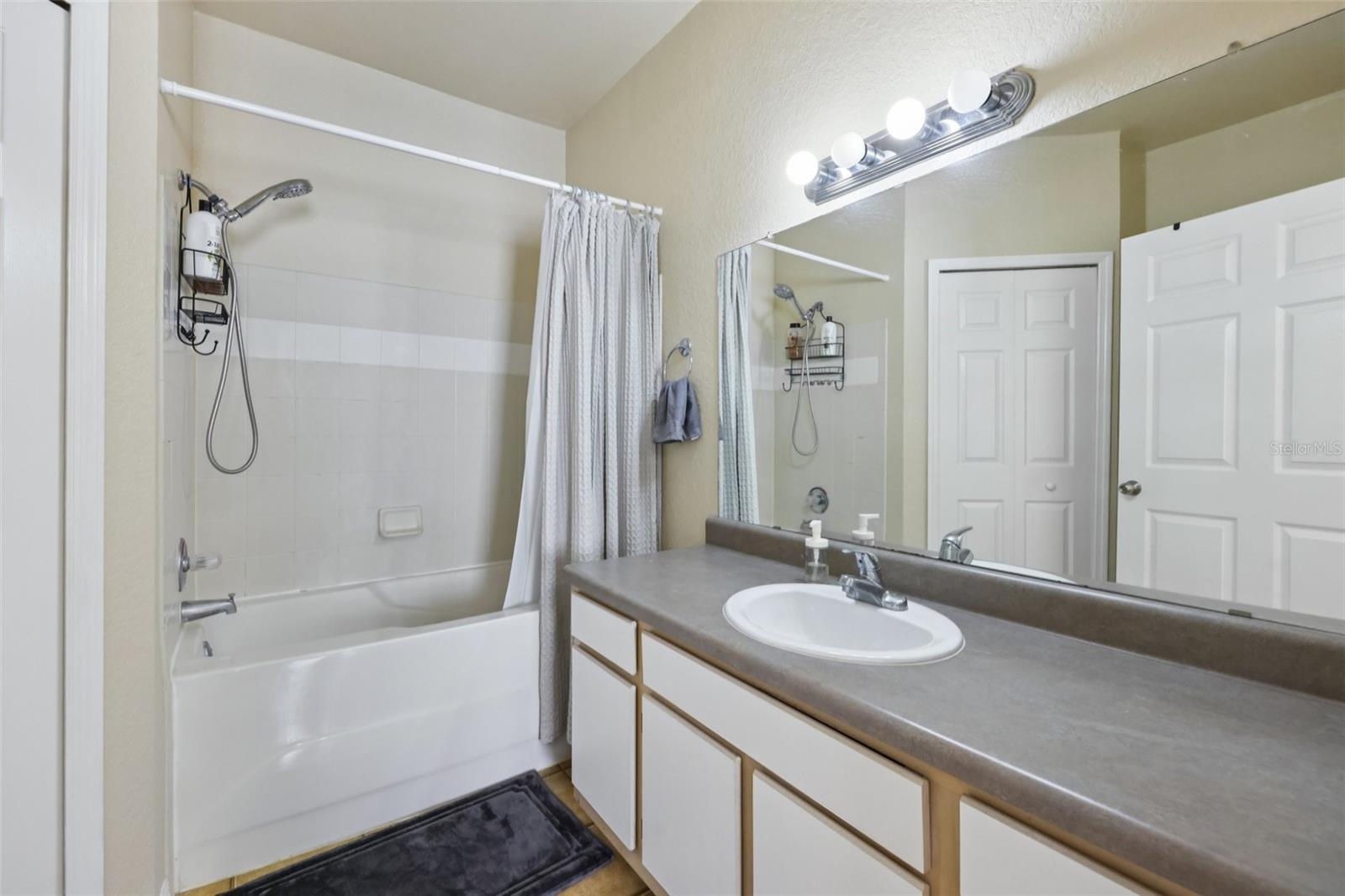 Image 14 of 24 For 6017 Westgate Drive 924