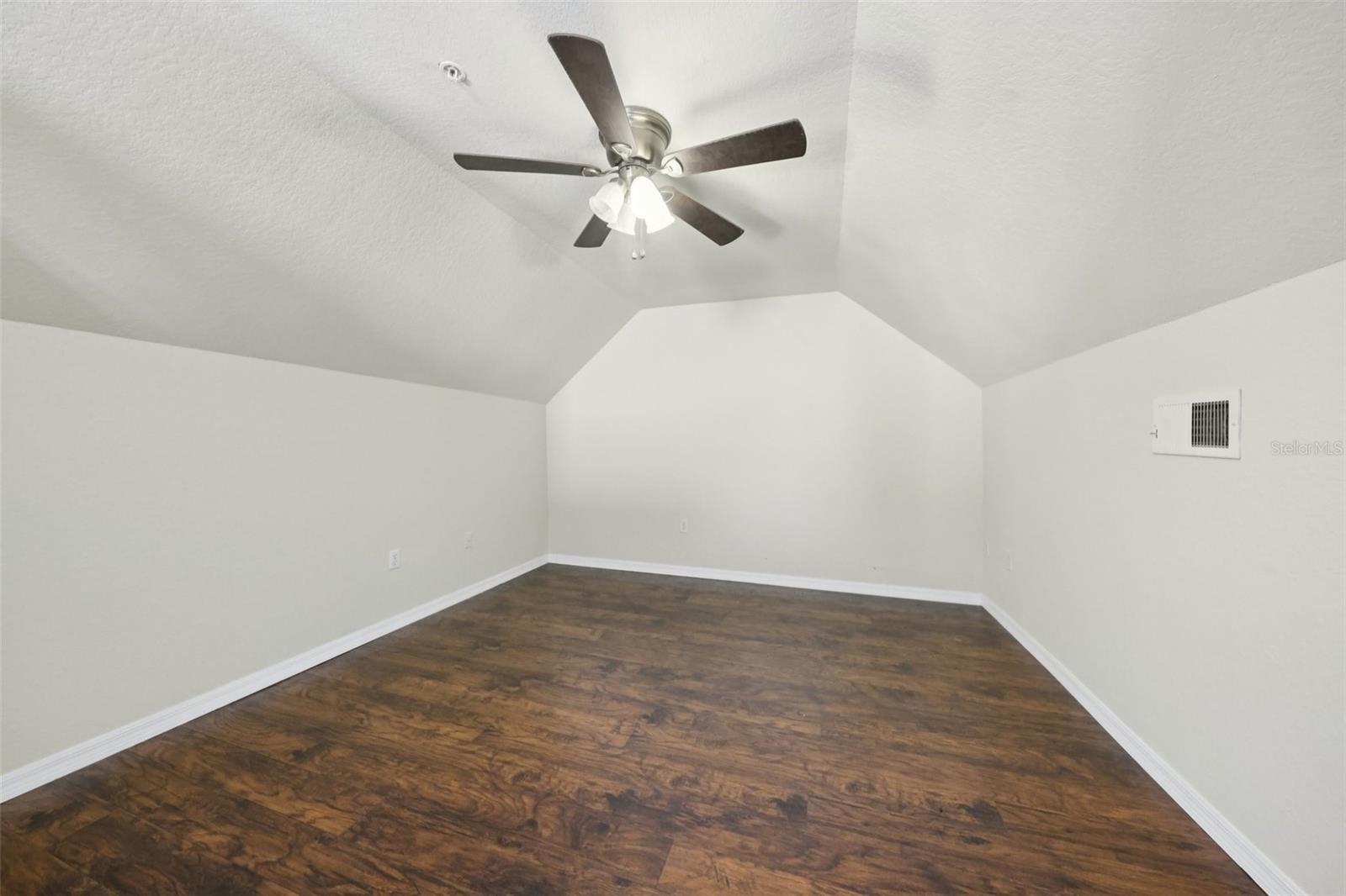 Image 16 of 24 For 6017 Westgate Drive 924