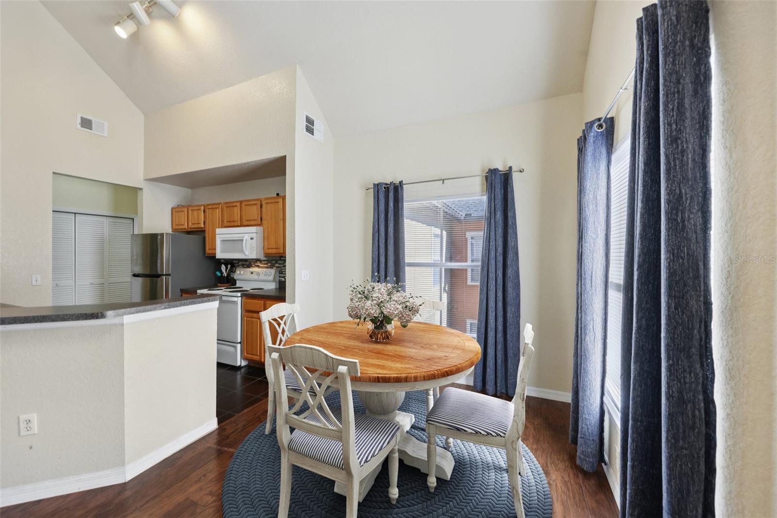 Image 6 of 24 For 6017 Westgate Drive 924