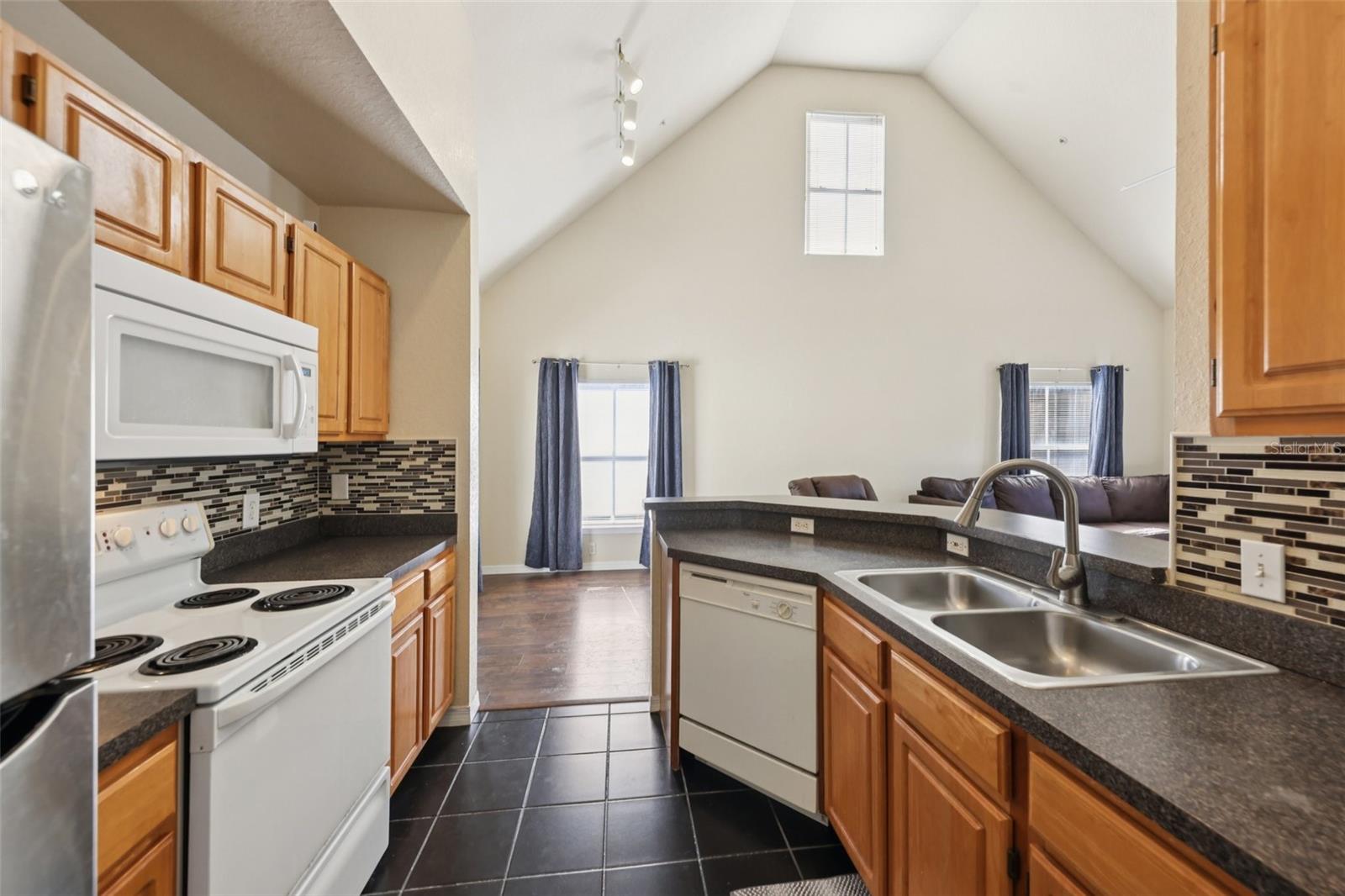Image 9 of 24 For 6017 Westgate Drive 924
