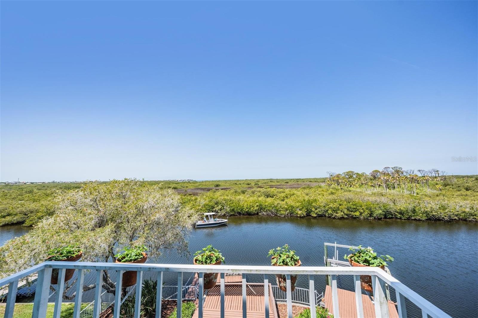 Listing photo id 8 for 6186 Seaside Drive