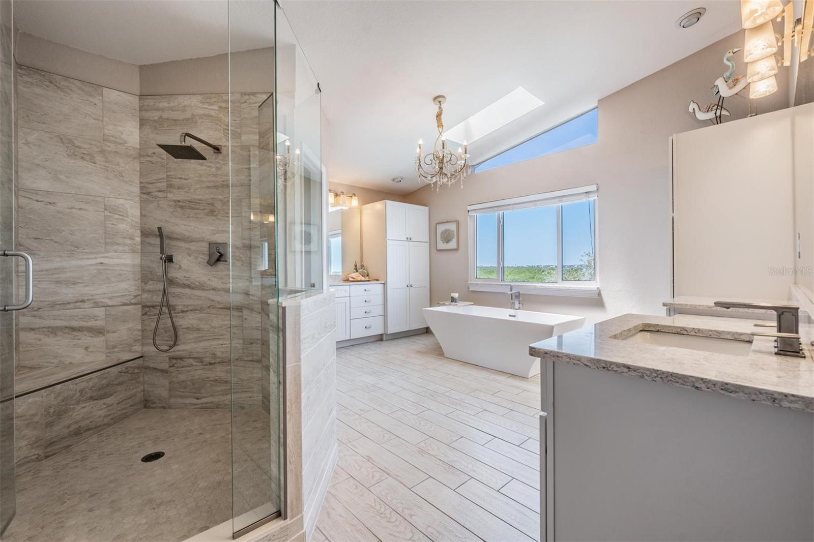 Listing photo id 9 for 6186 Seaside Drive