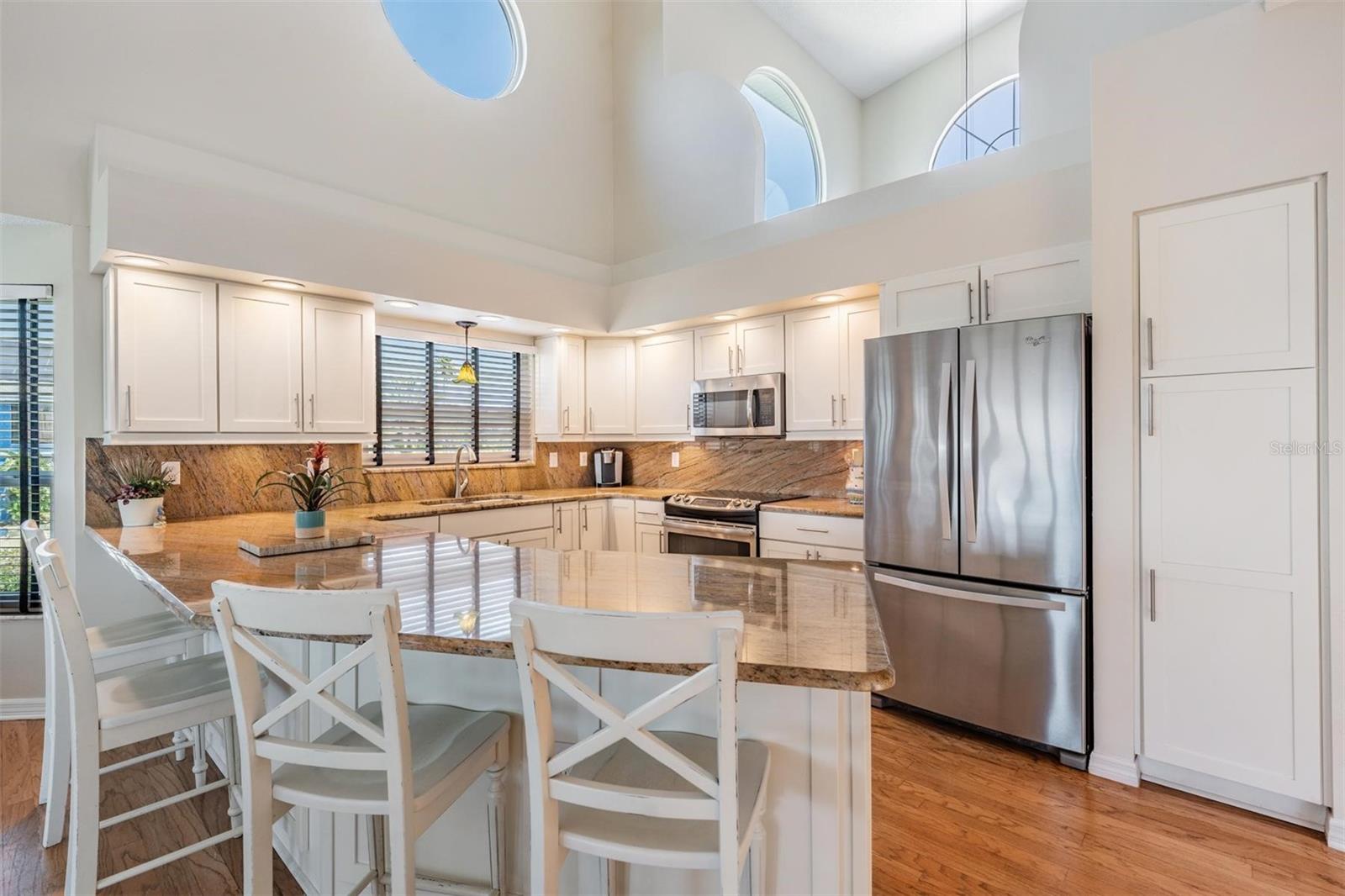 Listing photo id 16 for 6186 Seaside Drive