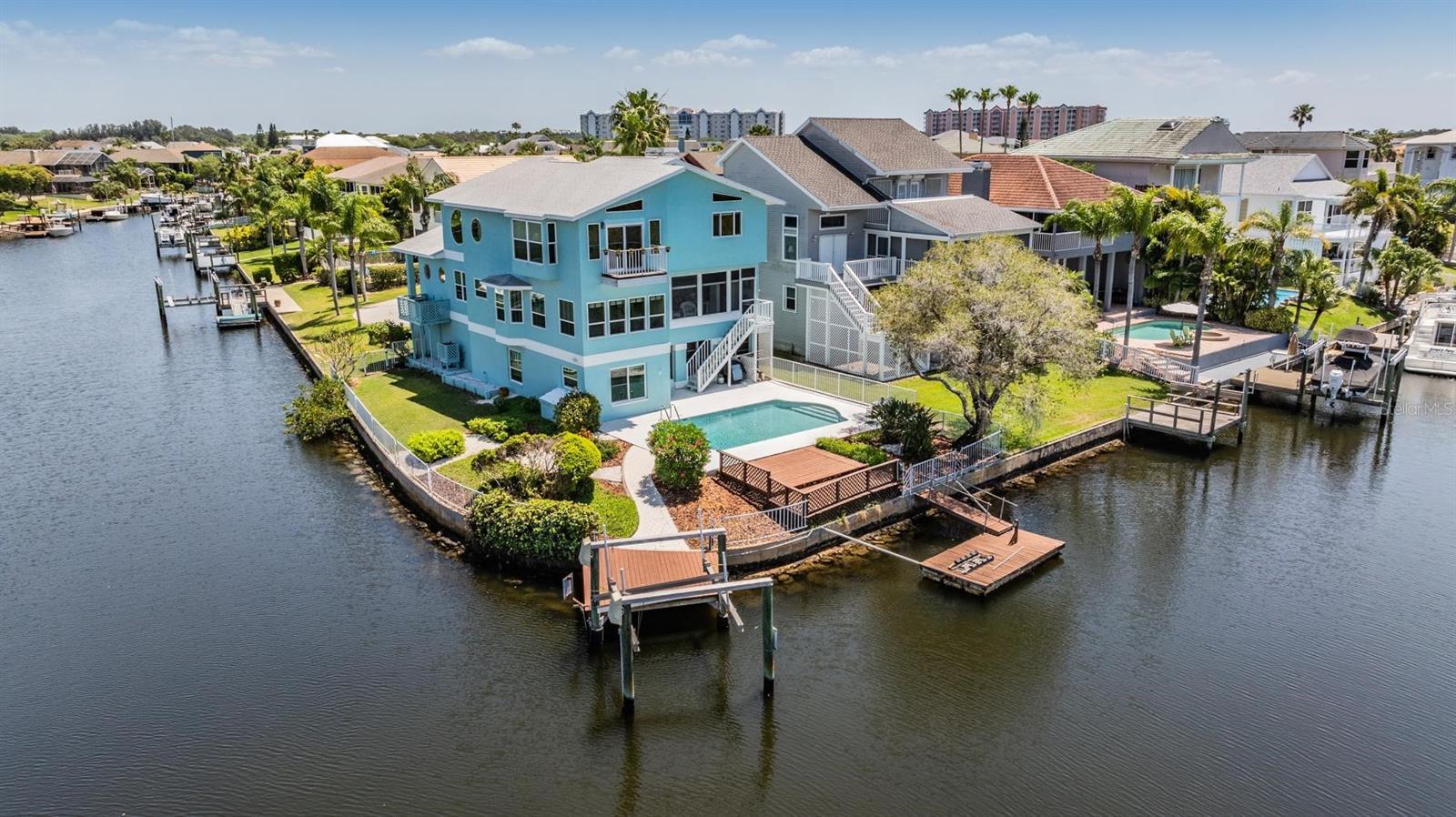 Listing photo id 0 for 6186 Seaside Drive