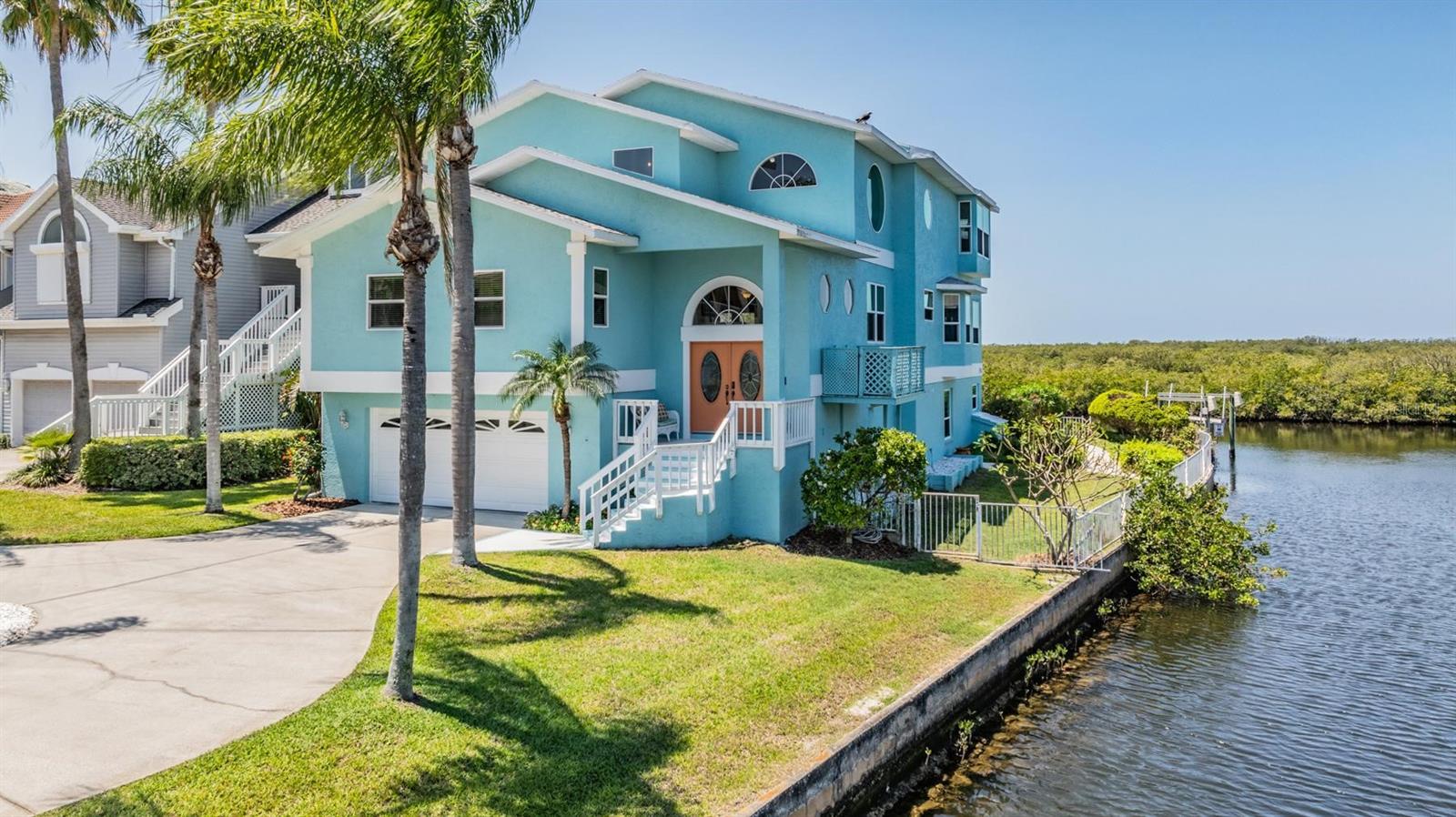 Listing photo id 1 for 6186 Seaside Drive