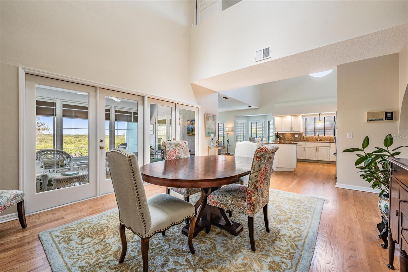 Listing photo id 28 for 6186 Seaside Drive