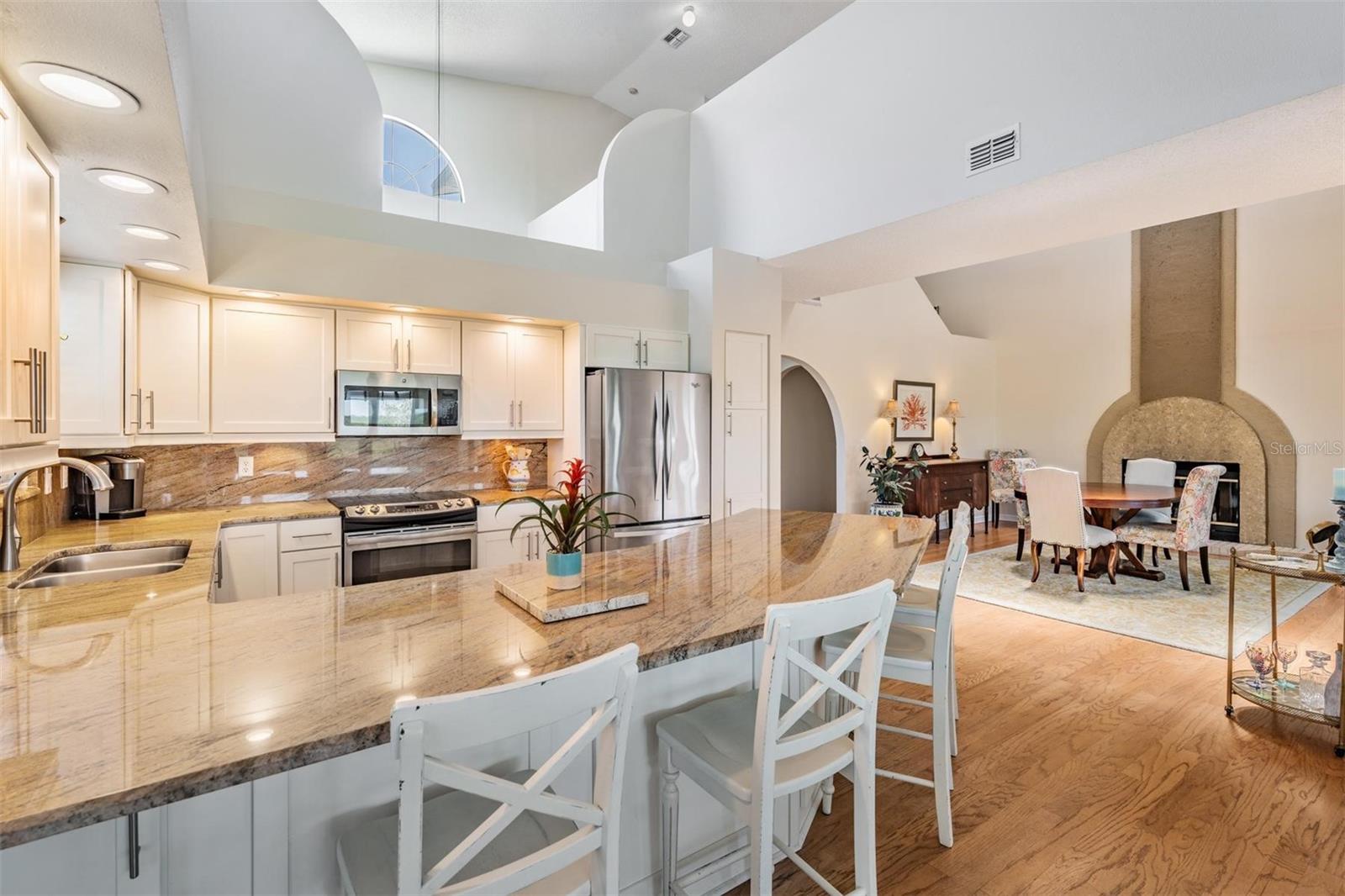 Listing photo id 29 for 6186 Seaside Drive