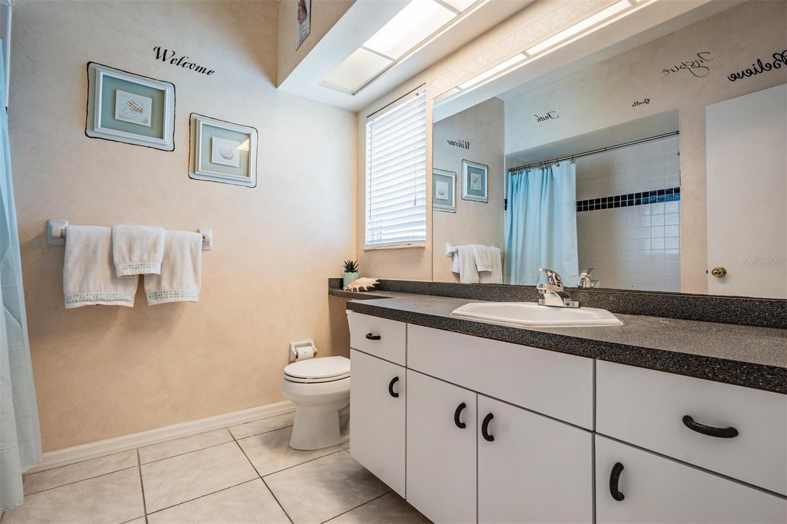 Listing photo id 34 for 6186 Seaside Drive