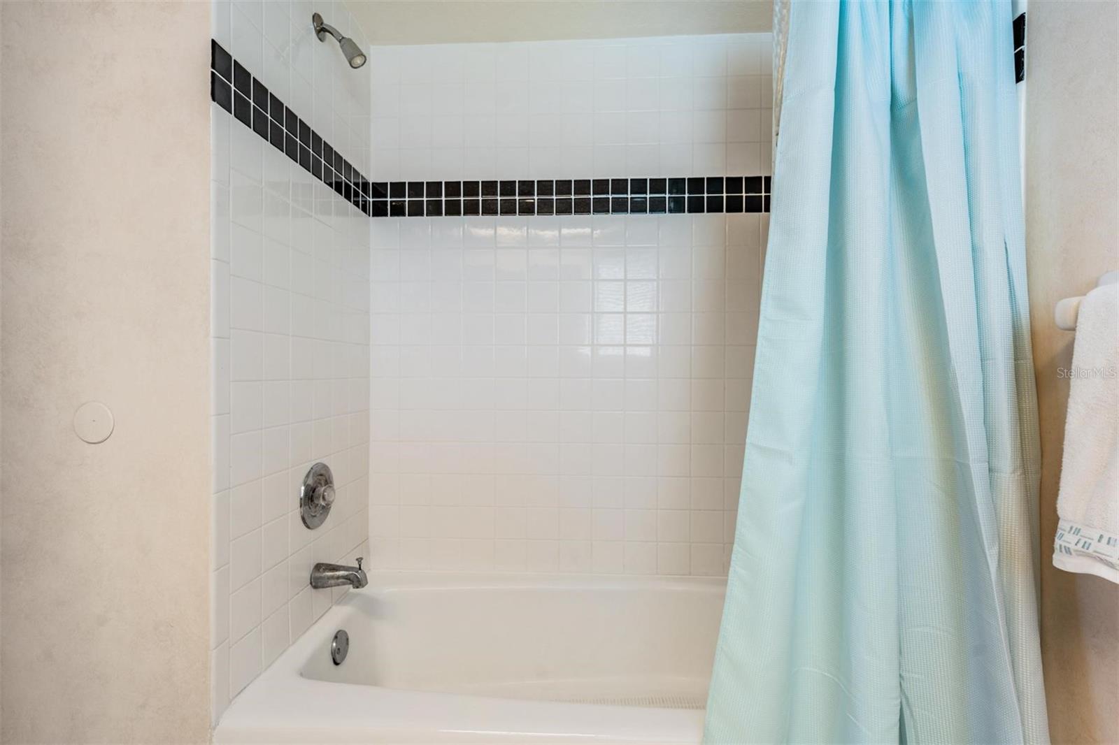 Listing photo id 35 for 6186 Seaside Drive