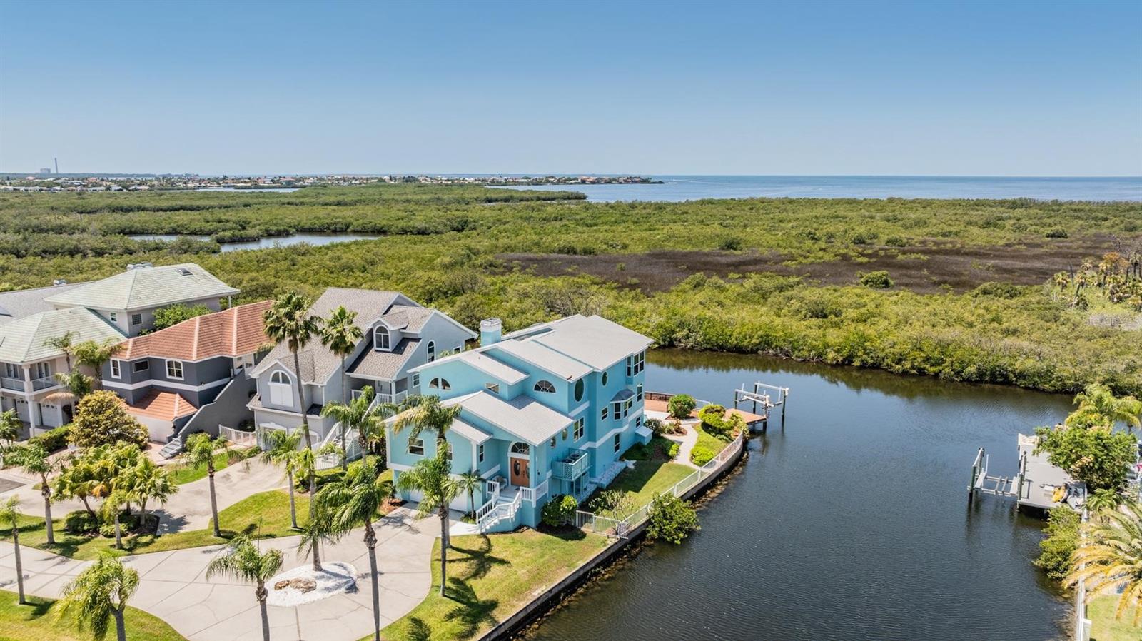 Listing photo id 2 for 6186 Seaside Drive