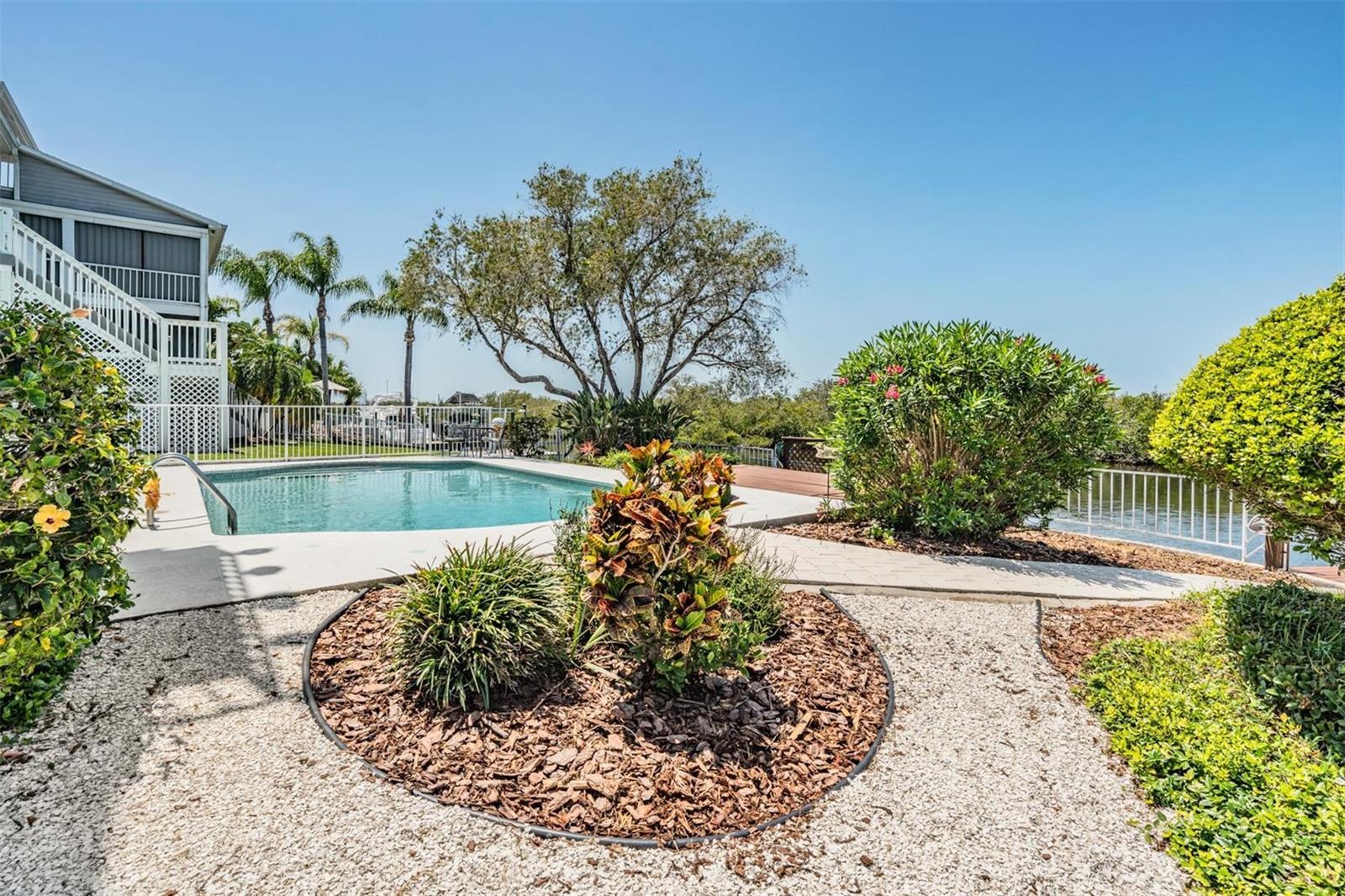 Listing photo id 38 for 6186 Seaside Drive