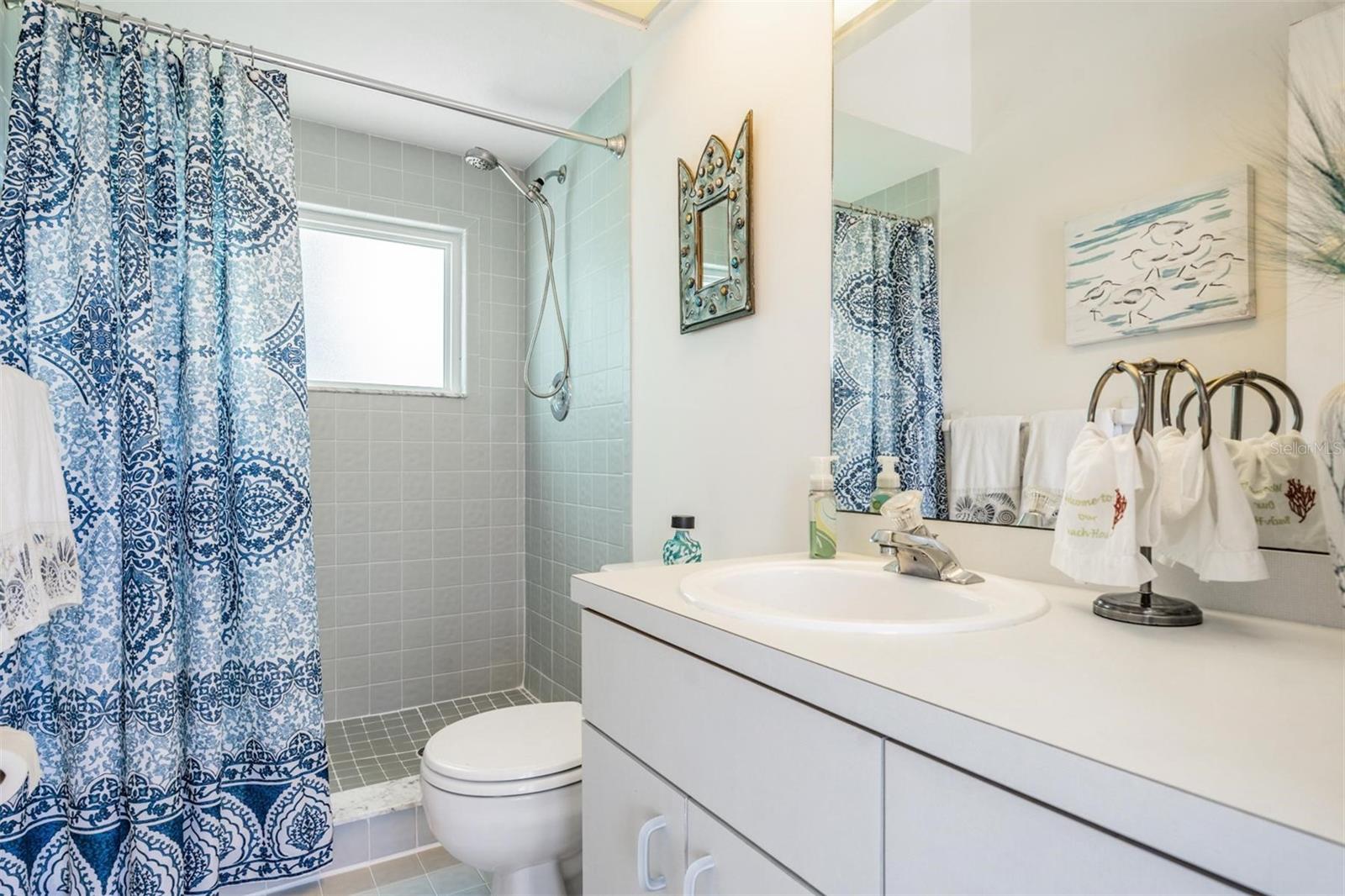 Listing photo id 39 for 6186 Seaside Drive