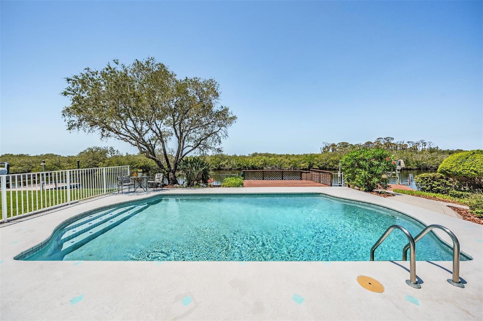 Listing photo id 40 for 6186 Seaside Drive