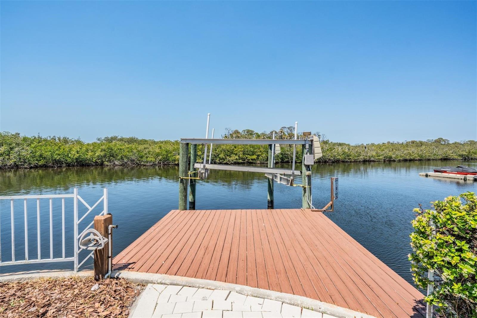 Listing photo id 41 for 6186 Seaside Drive