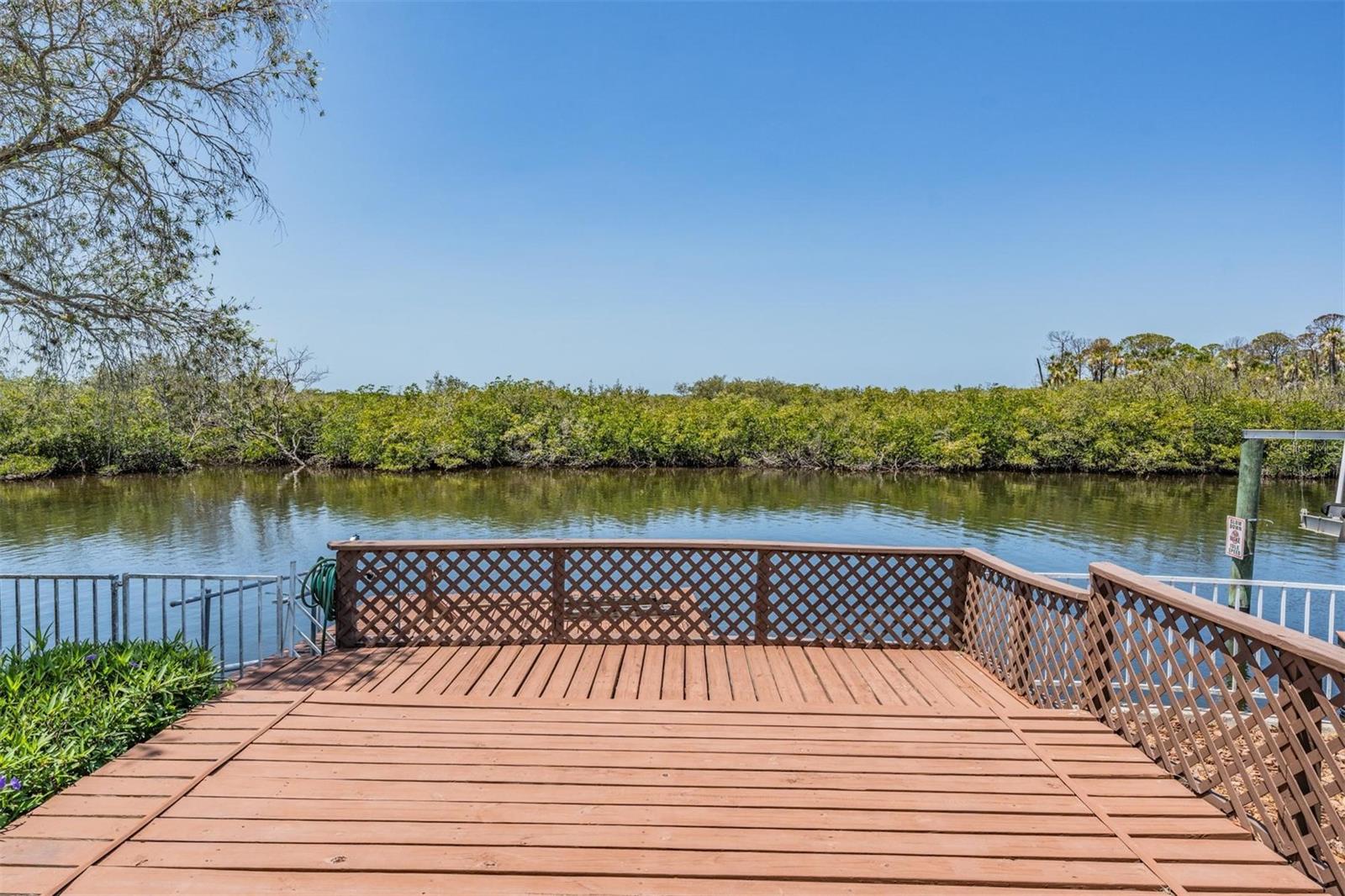 Listing photo id 42 for 6186 Seaside Drive
