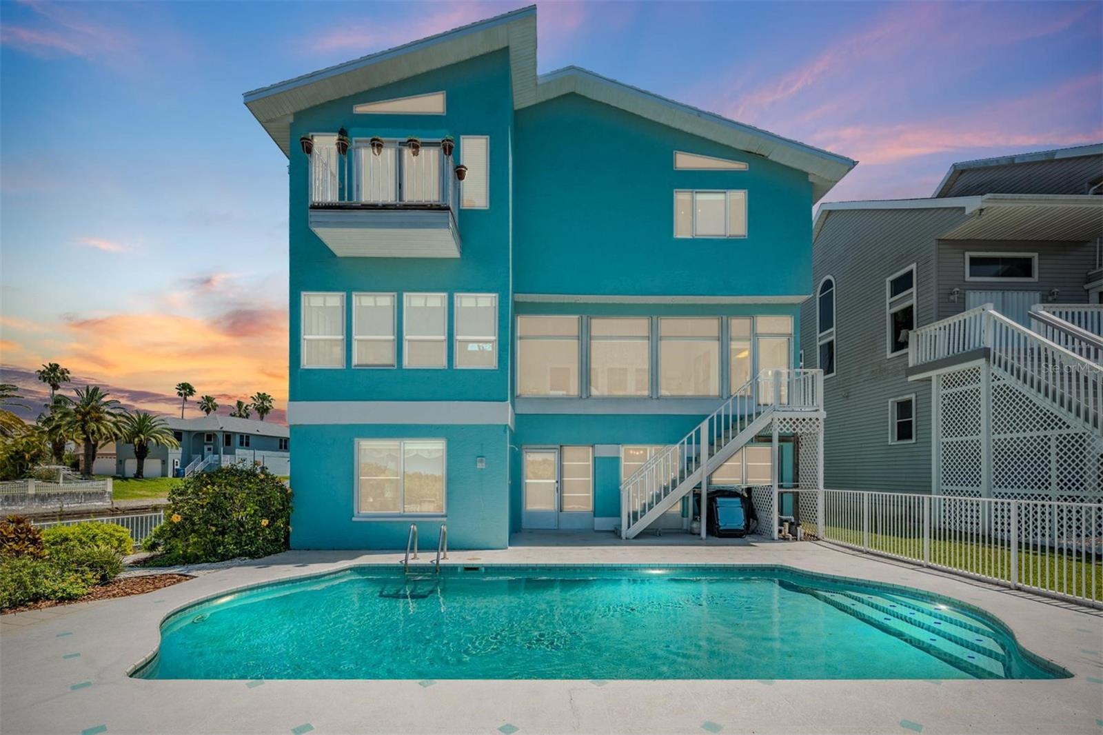 Listing photo id 52 for 6186 Seaside Drive