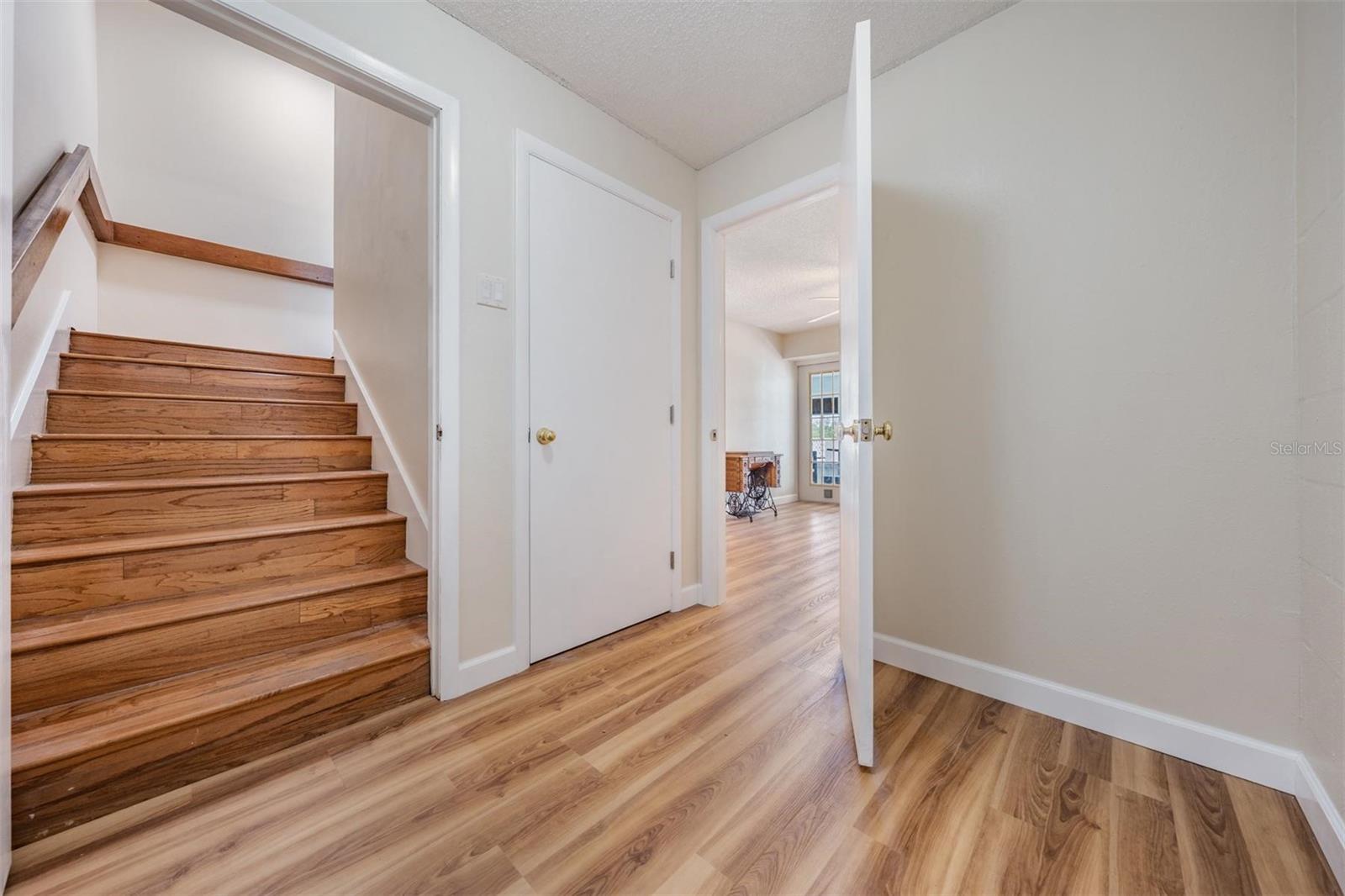 Listing photo id 55 for 6186 Seaside Drive