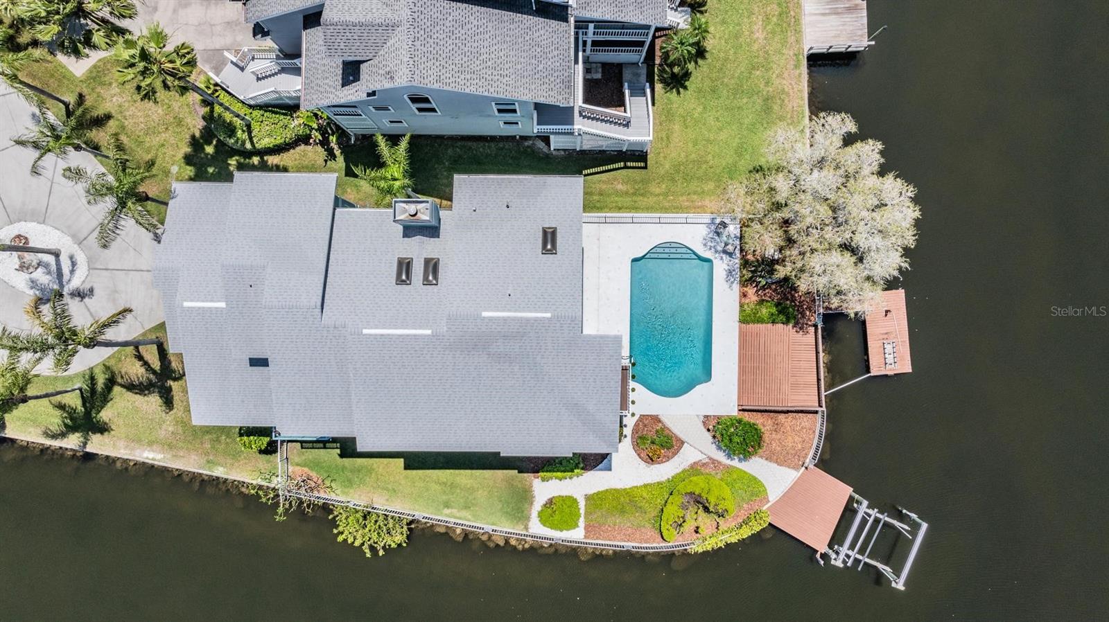 Listing photo id 4 for 6186 Seaside Drive