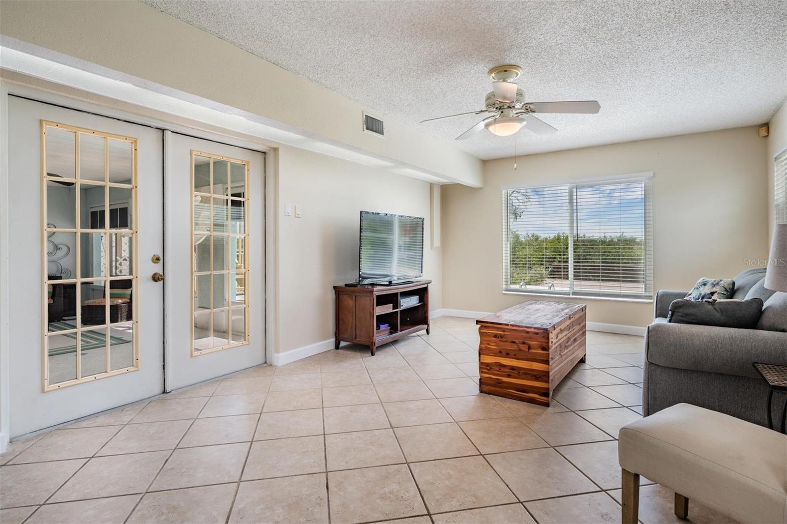 Listing photo id 58 for 6186 Seaside Drive