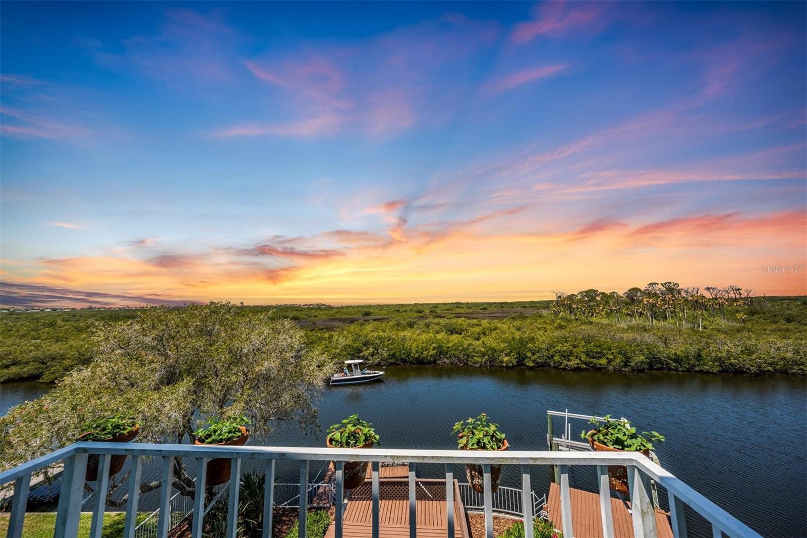 Listing photo id 5 for 6186 Seaside Drive
