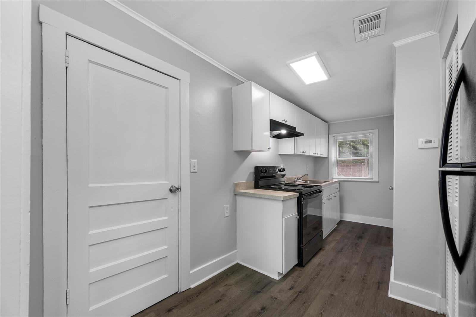 Image 6 of 21 For 7707 Huntley Avenue 4