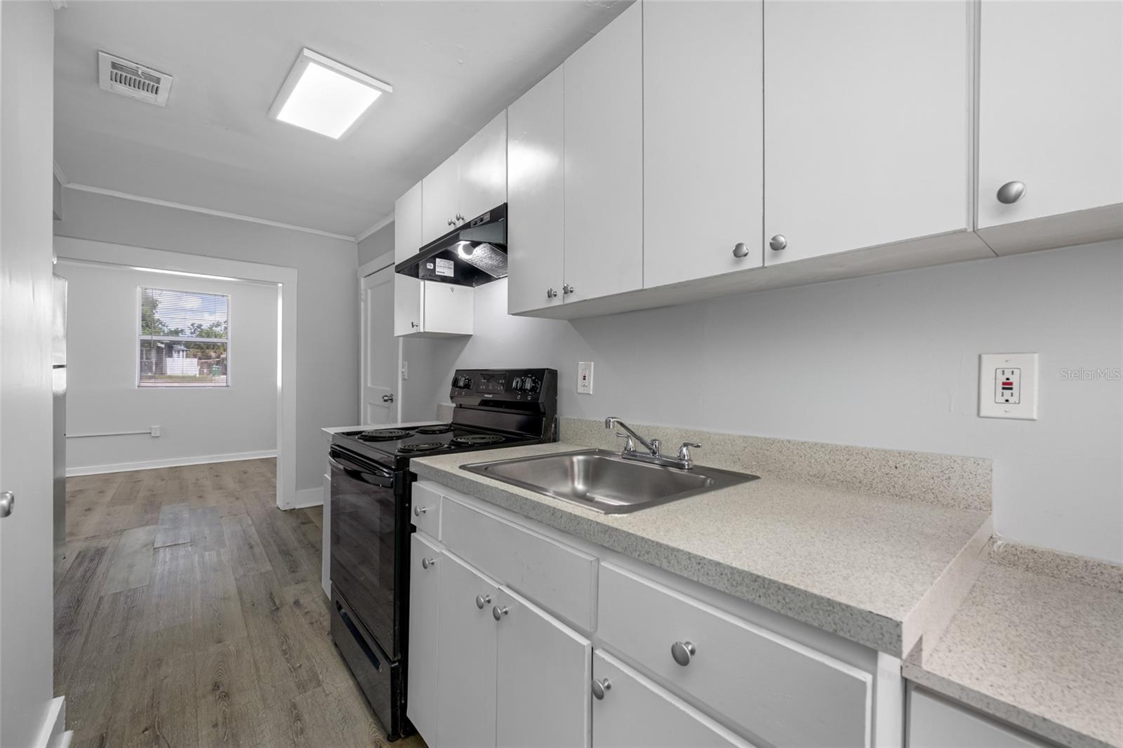 Image 9 of 21 For 7707 Huntley Avenue 4