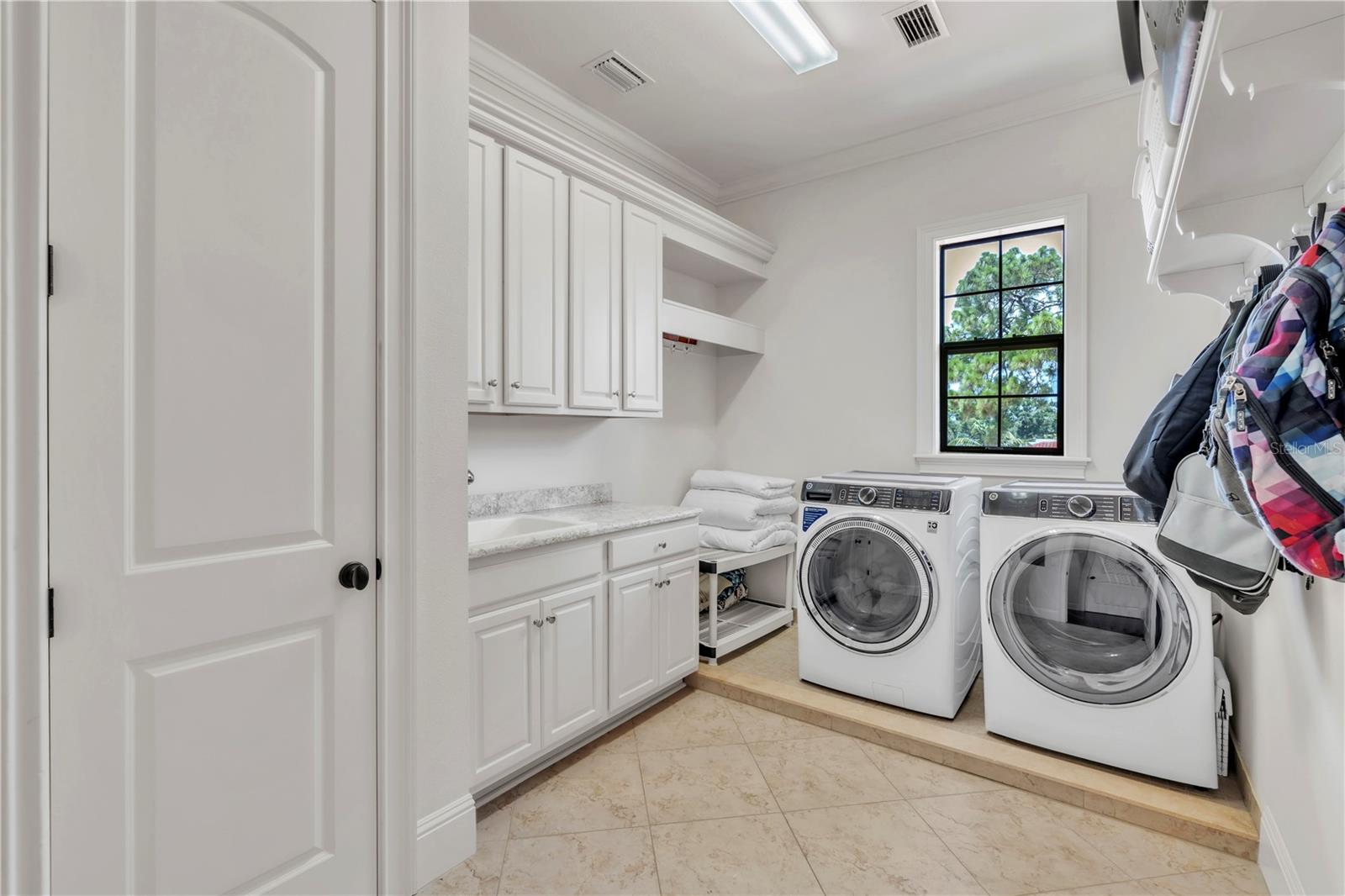 Image 23 of 33 For 101 Bandera Way Ne
