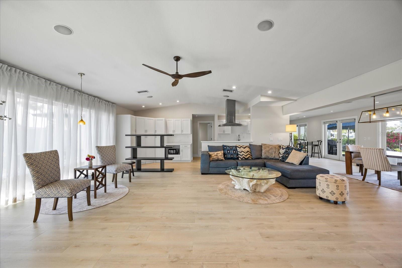 Image 10 of 58 For 3956 Versailles Drive