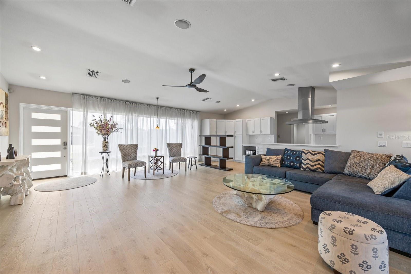 Image 11 of 58 For 3956 Versailles Drive