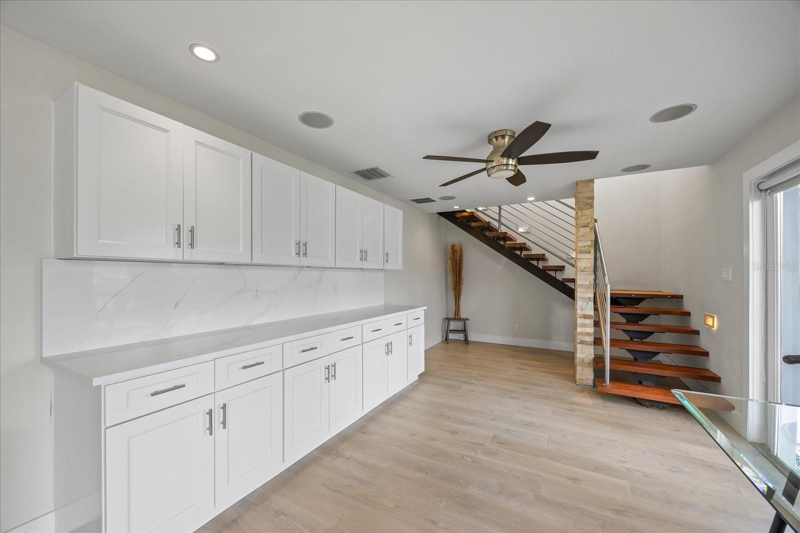 Image 15 of 58 For 3956 Versailles Drive