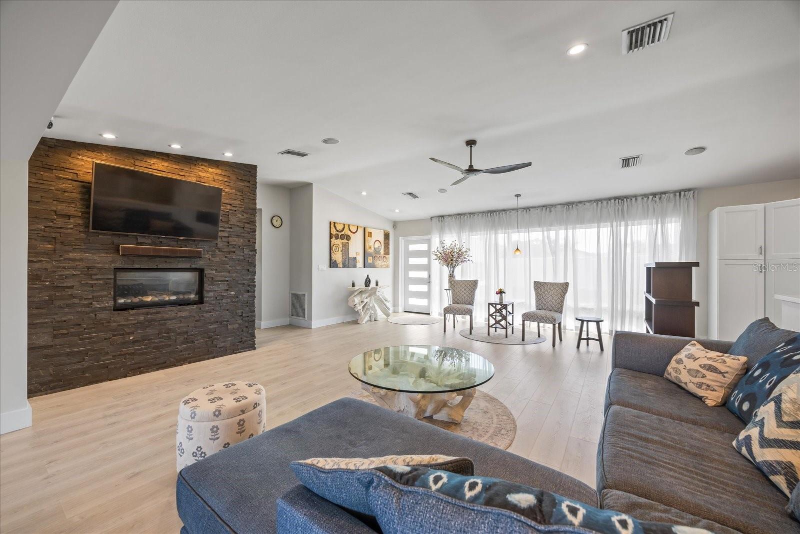 Image 2 of 58 For 3956 Versailles Drive