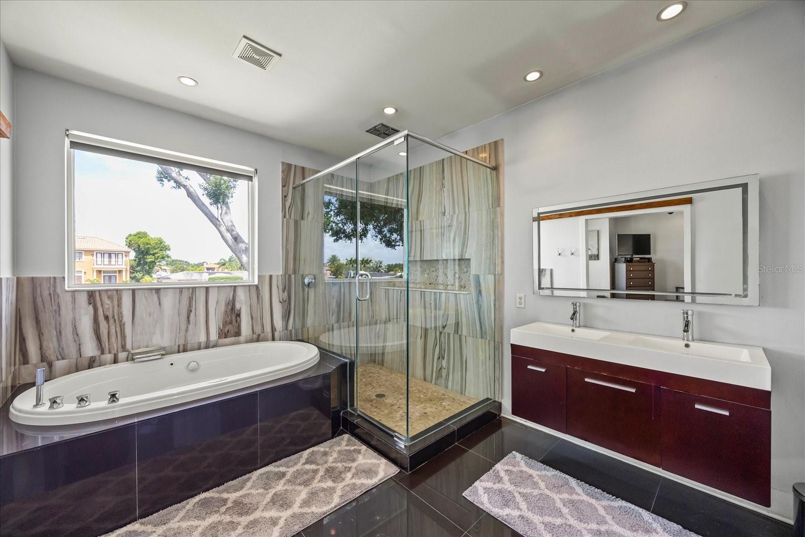 Image 22 of 58 For 3956 Versailles Drive